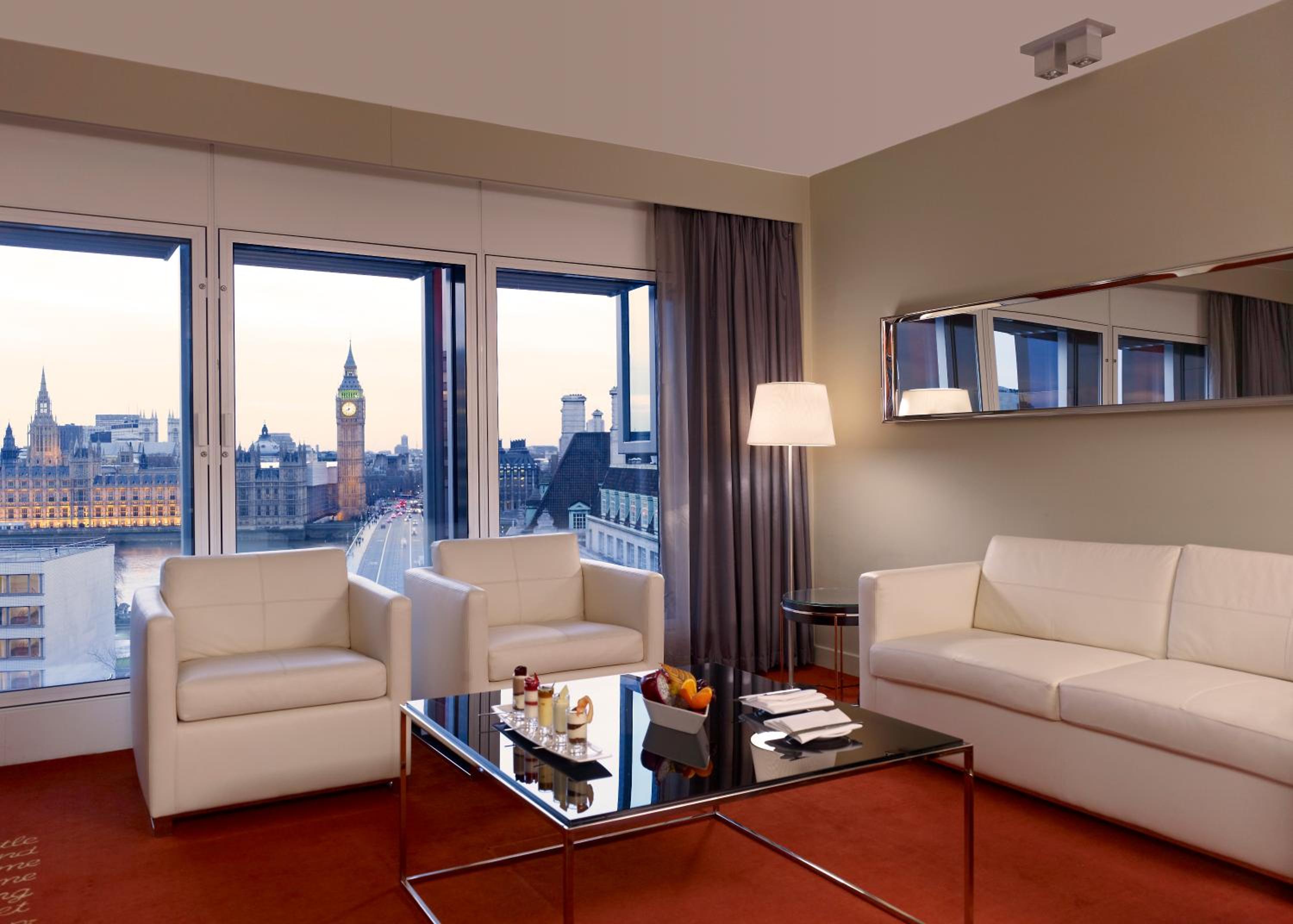 One-Bedroom Family Suite with Big Ben View