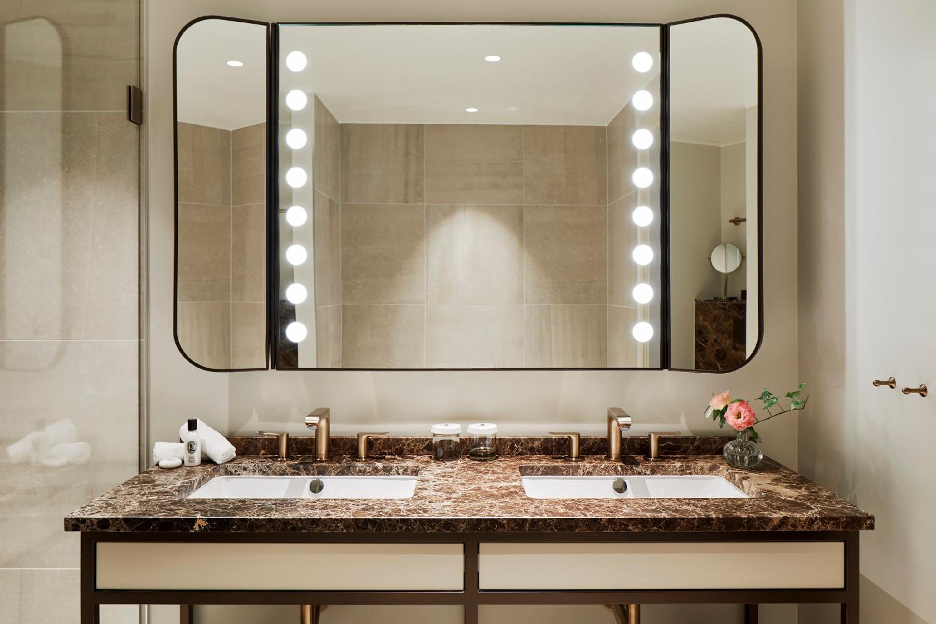 Elegant Exceptional with Bath