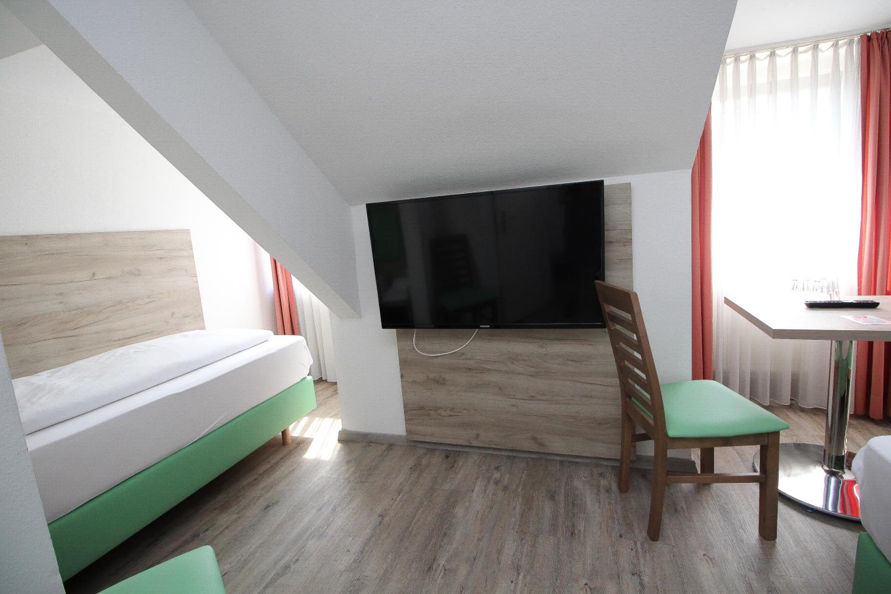 Comfort Triple Room with Private Bathroom