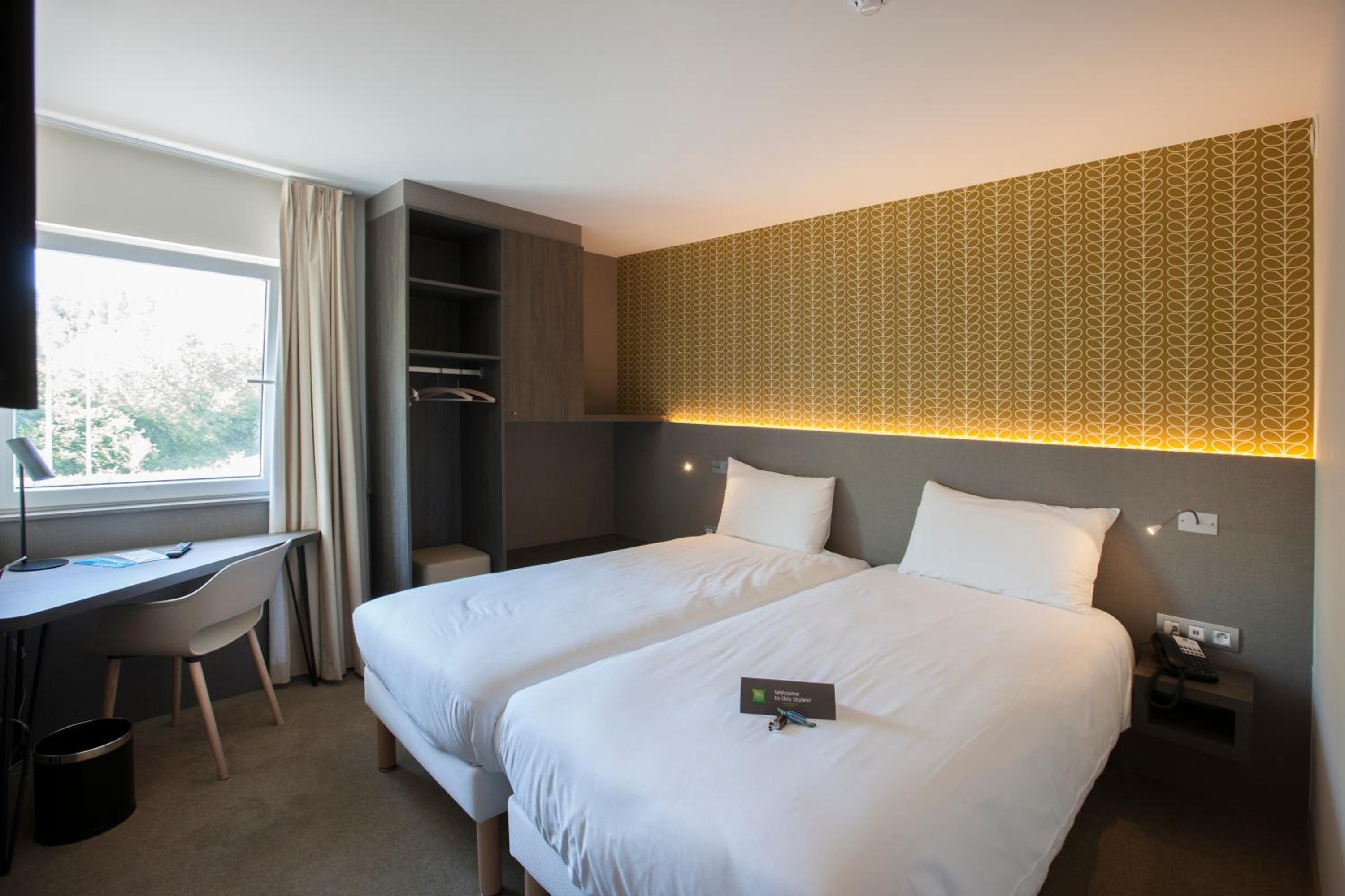 Standard Room with Two Single Beds