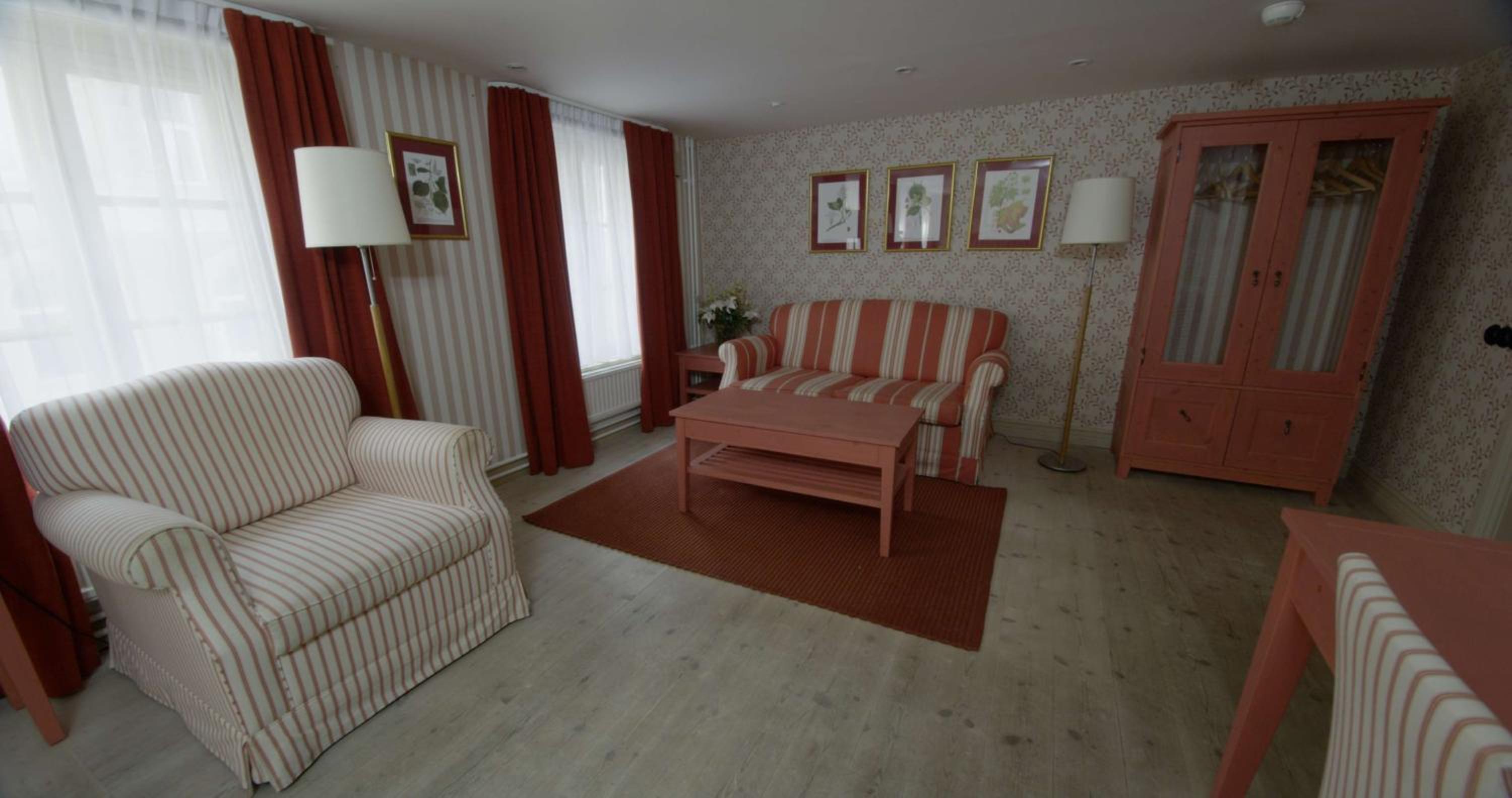 Twin Room with Sofa Bed - Non-Smoking