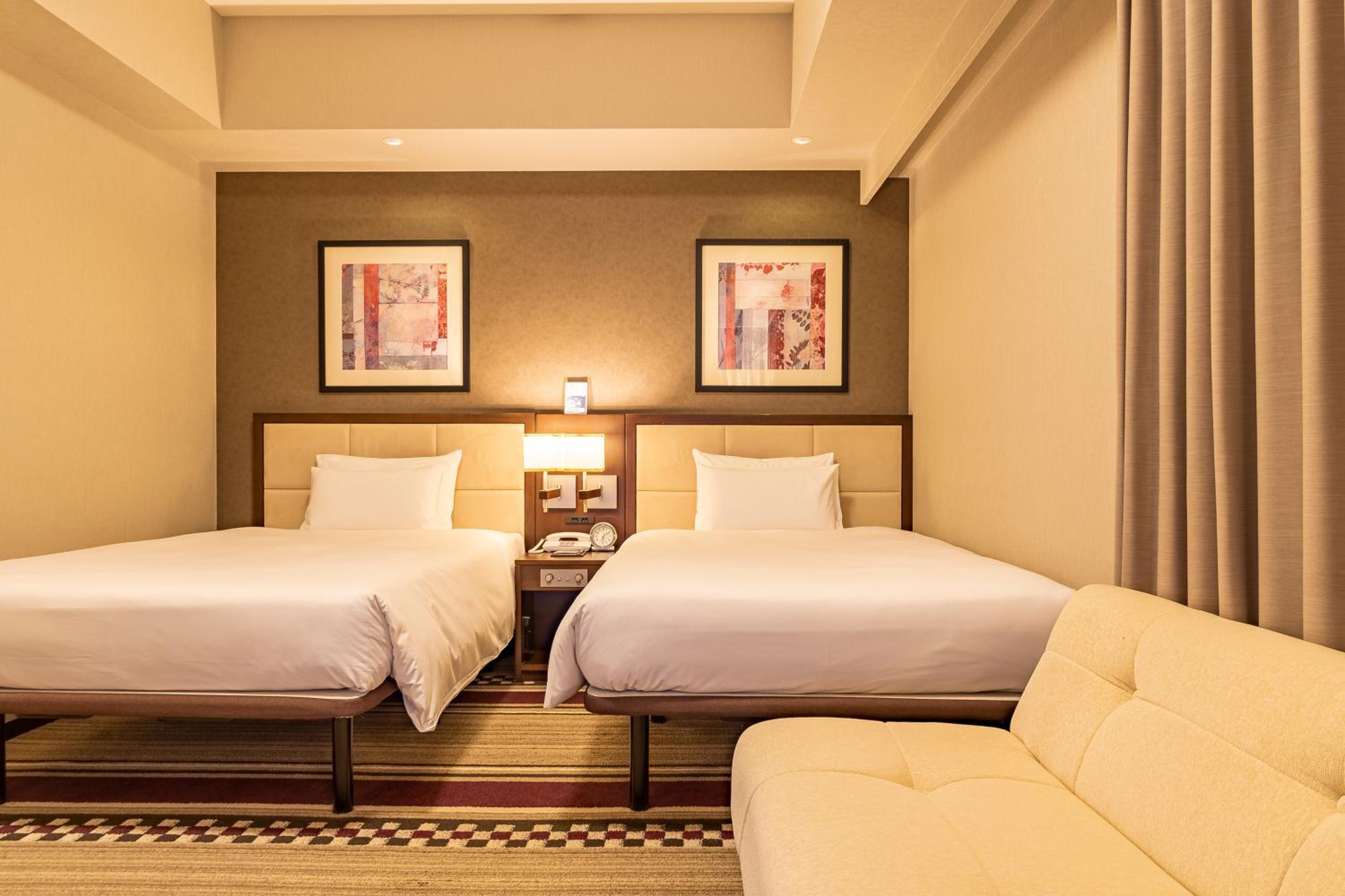 Standard Twin Room With Sofa - Non-Smoking