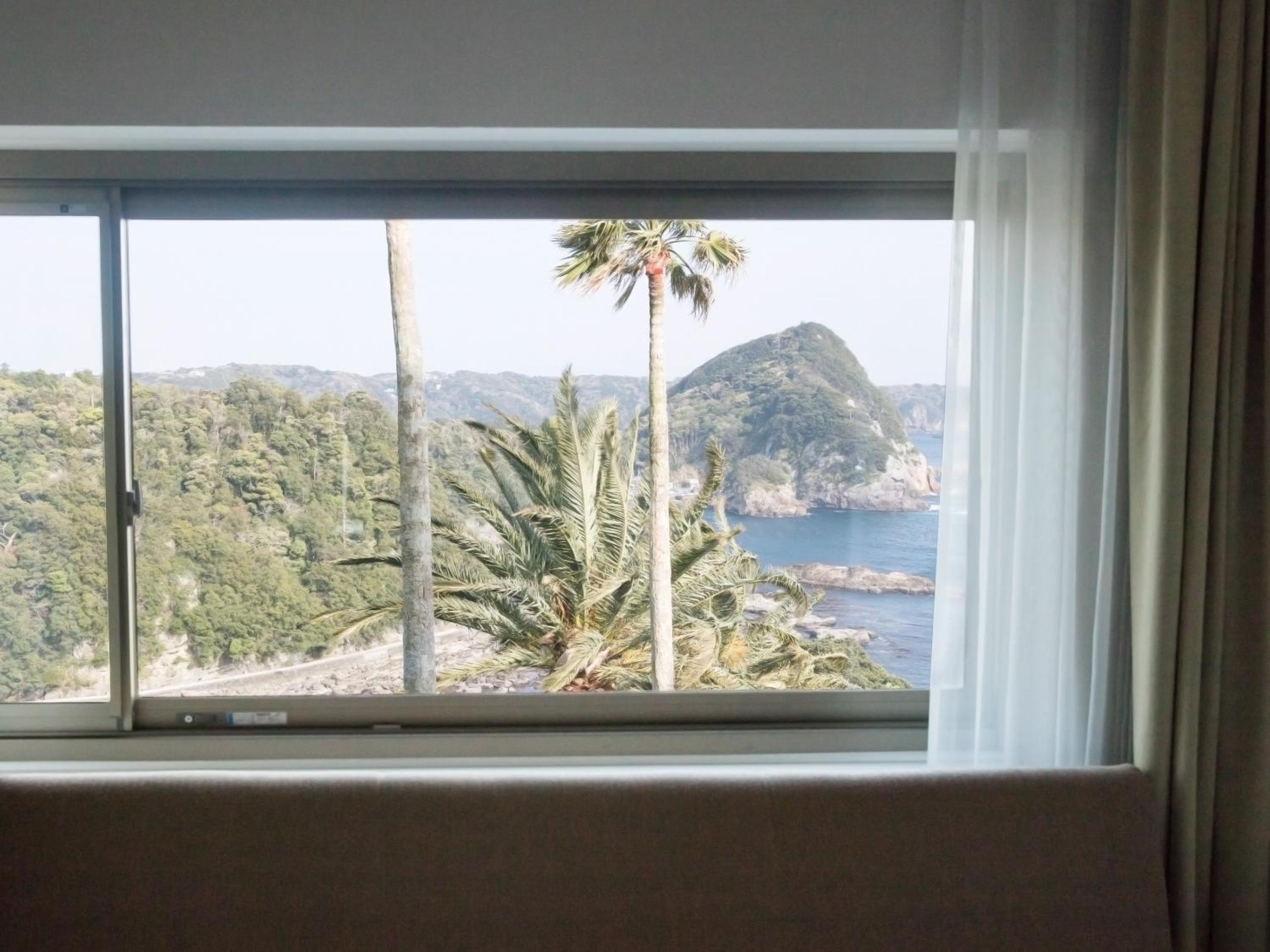 Standard Twin Room with Sea View