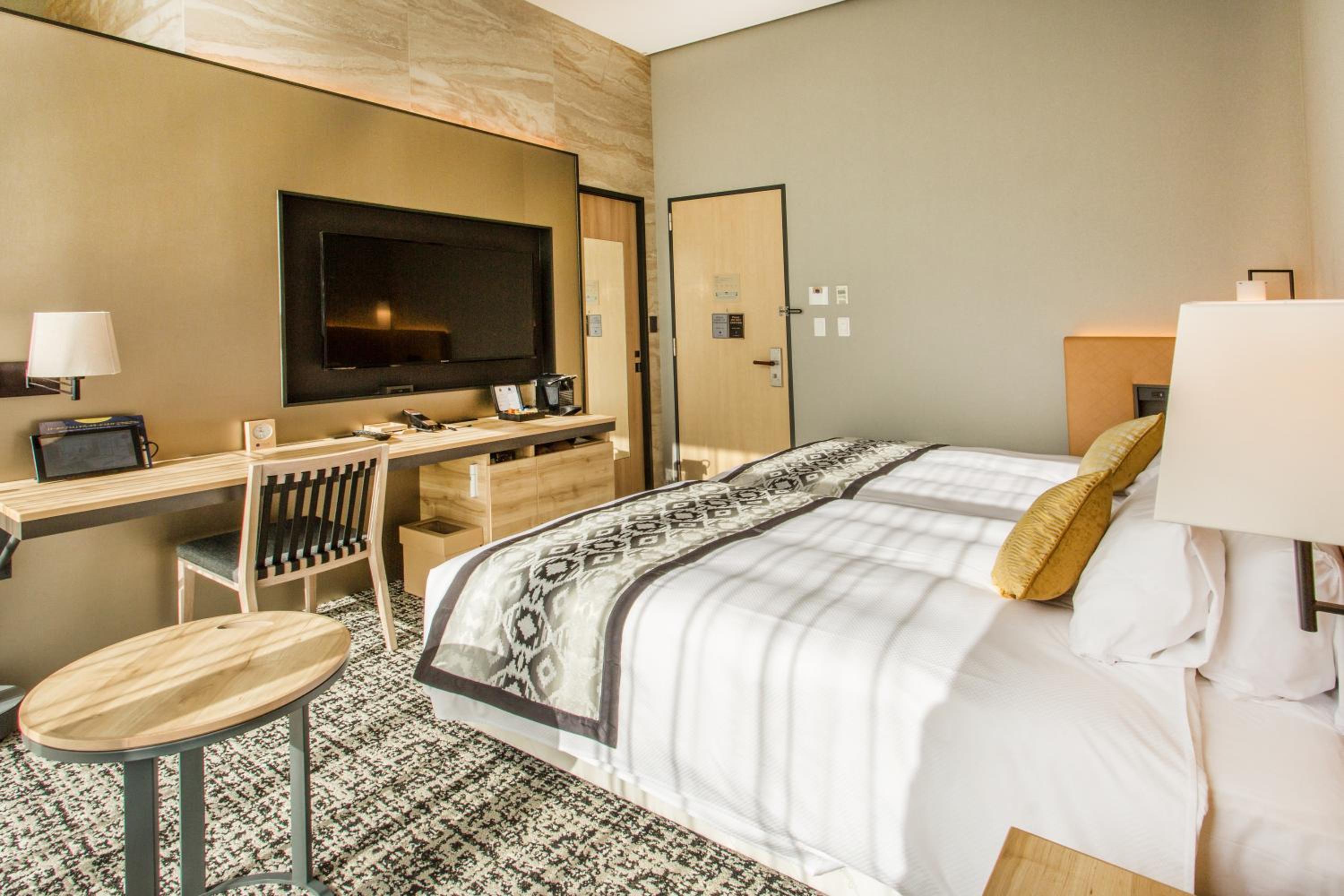 Connecting Rooms on High Floor - Non-Smoking