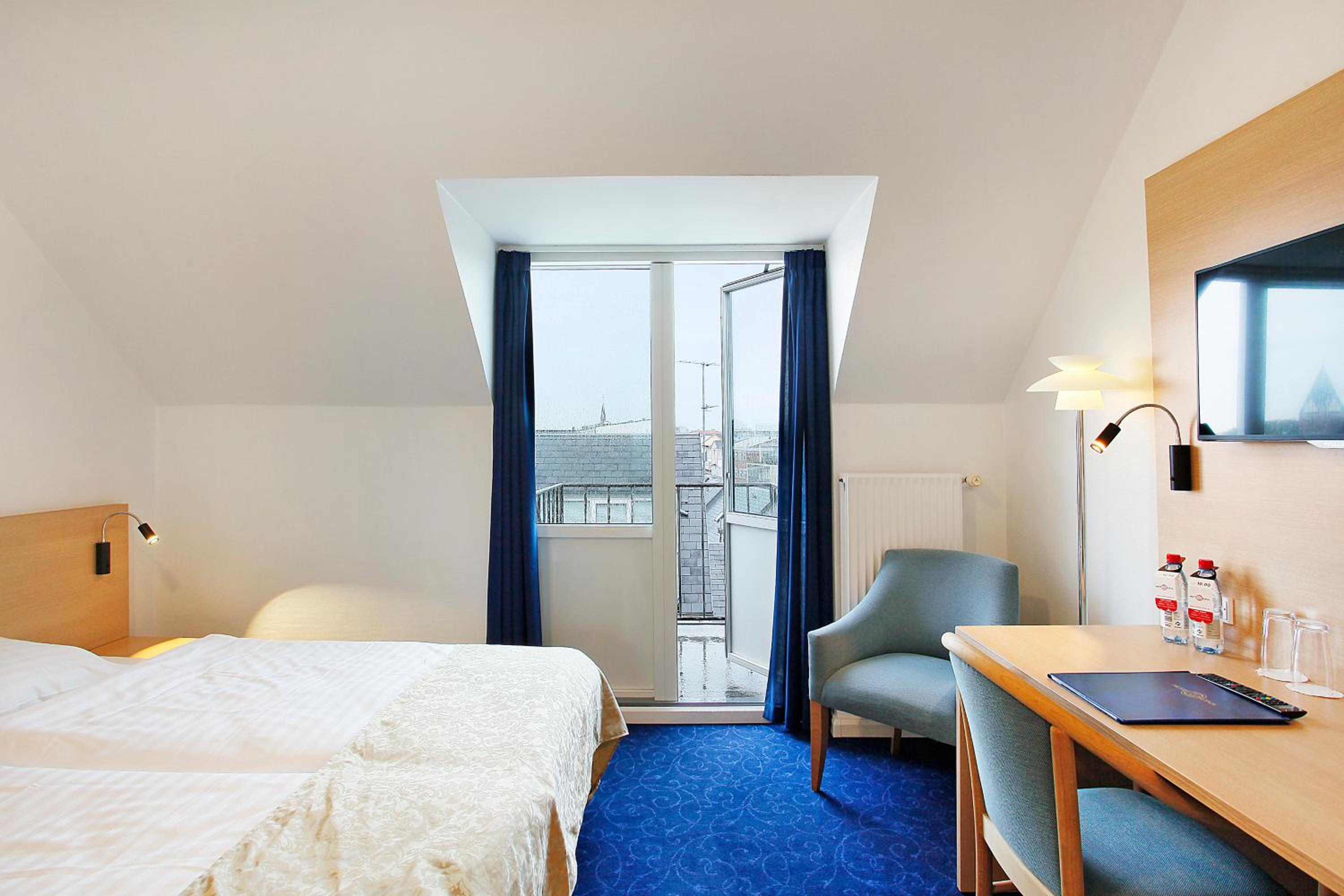 Twin Room with Balcony