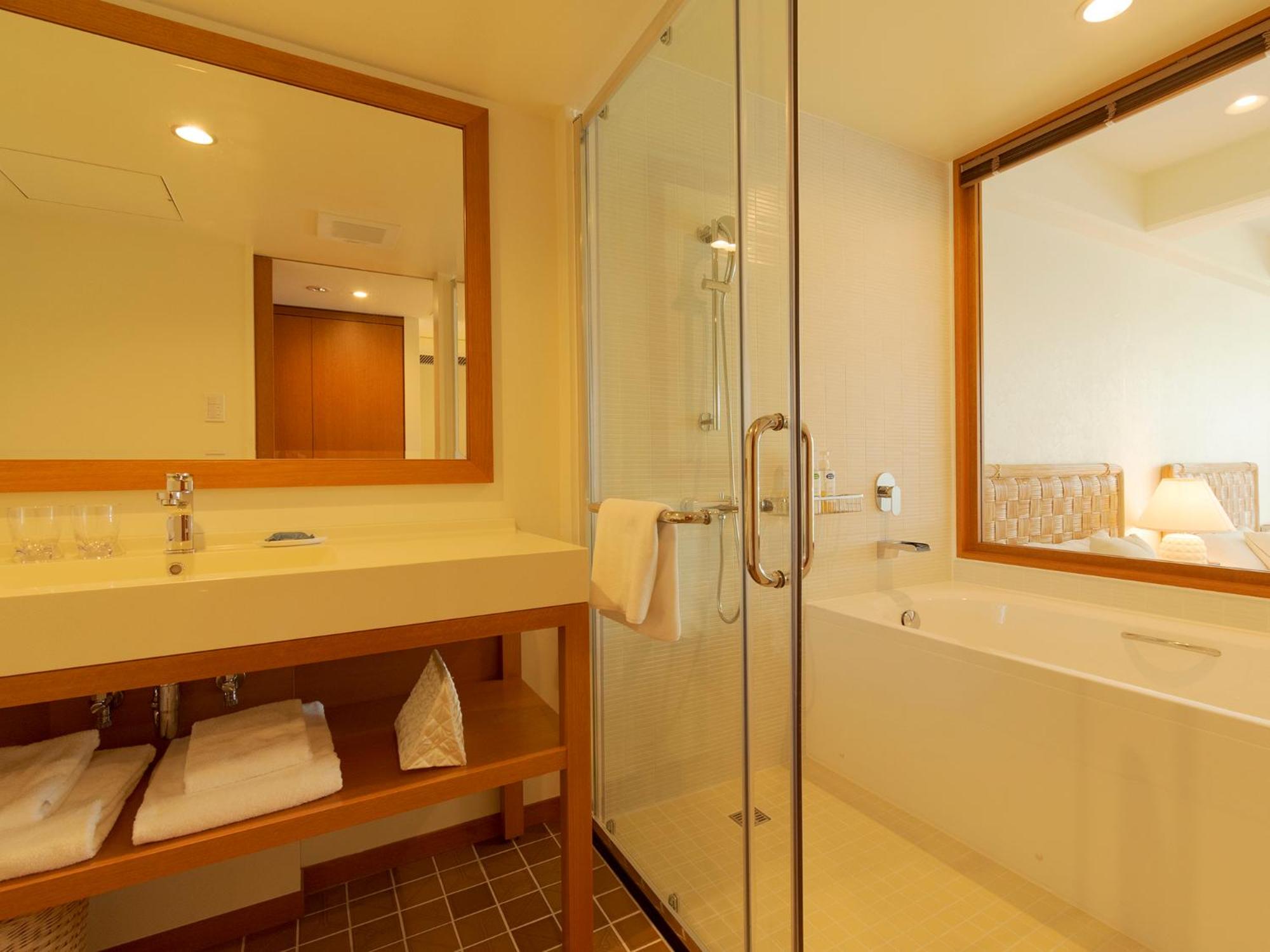 Comfort Room Ocean Front Non-Smoking 