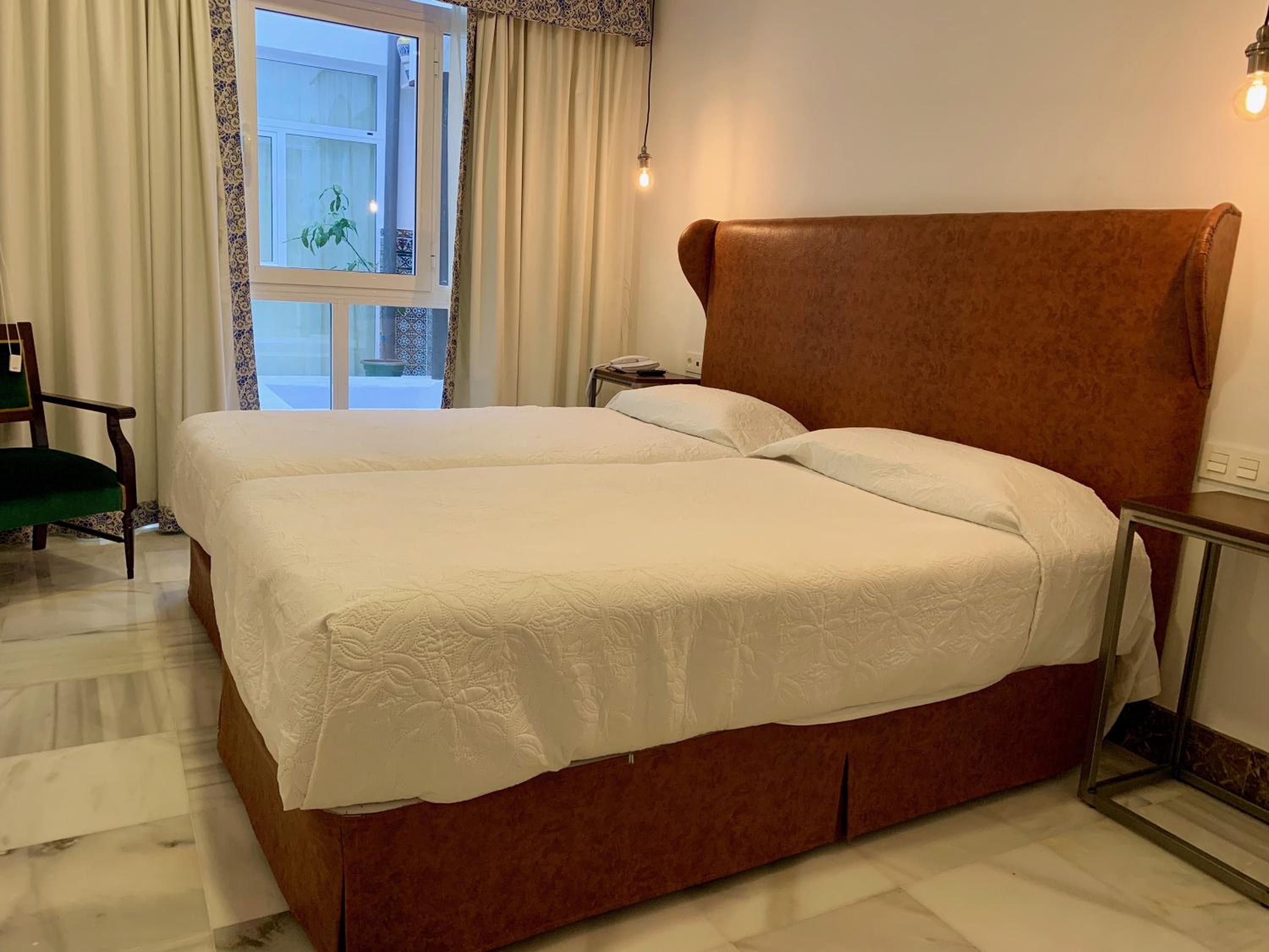 Superior Room with Window