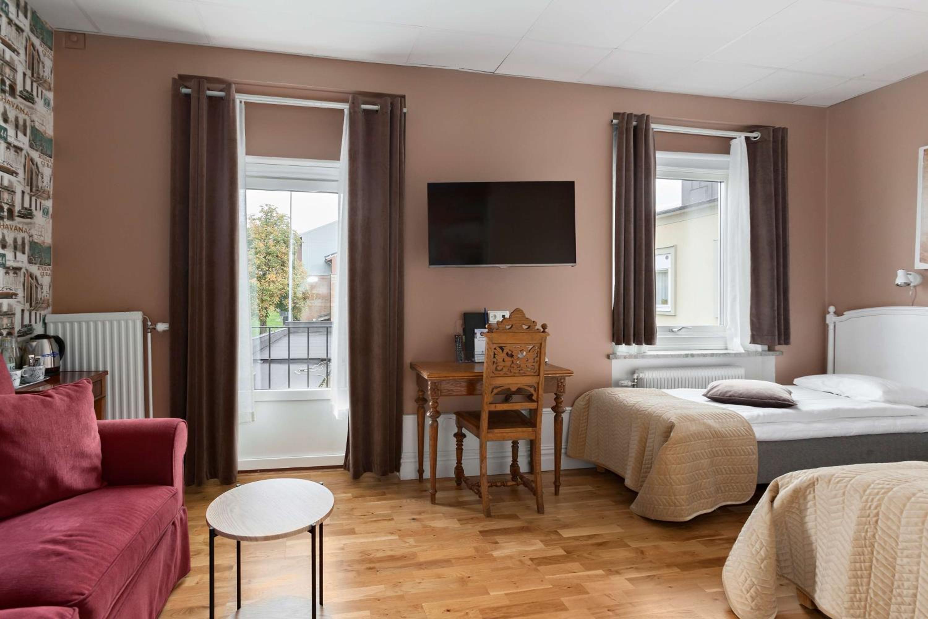 Queen Room - Non-Smoking