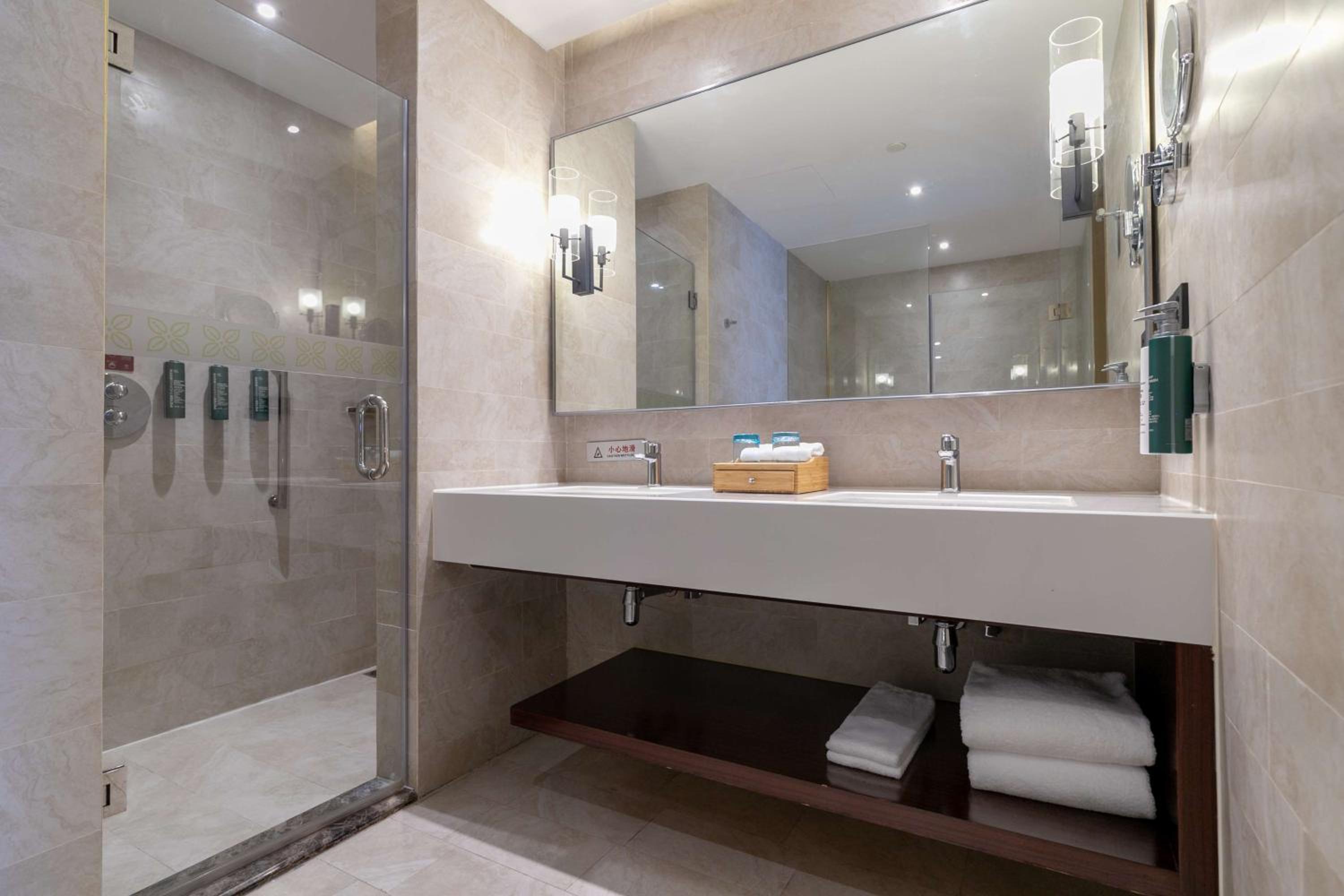 One-Bedroom King Suite