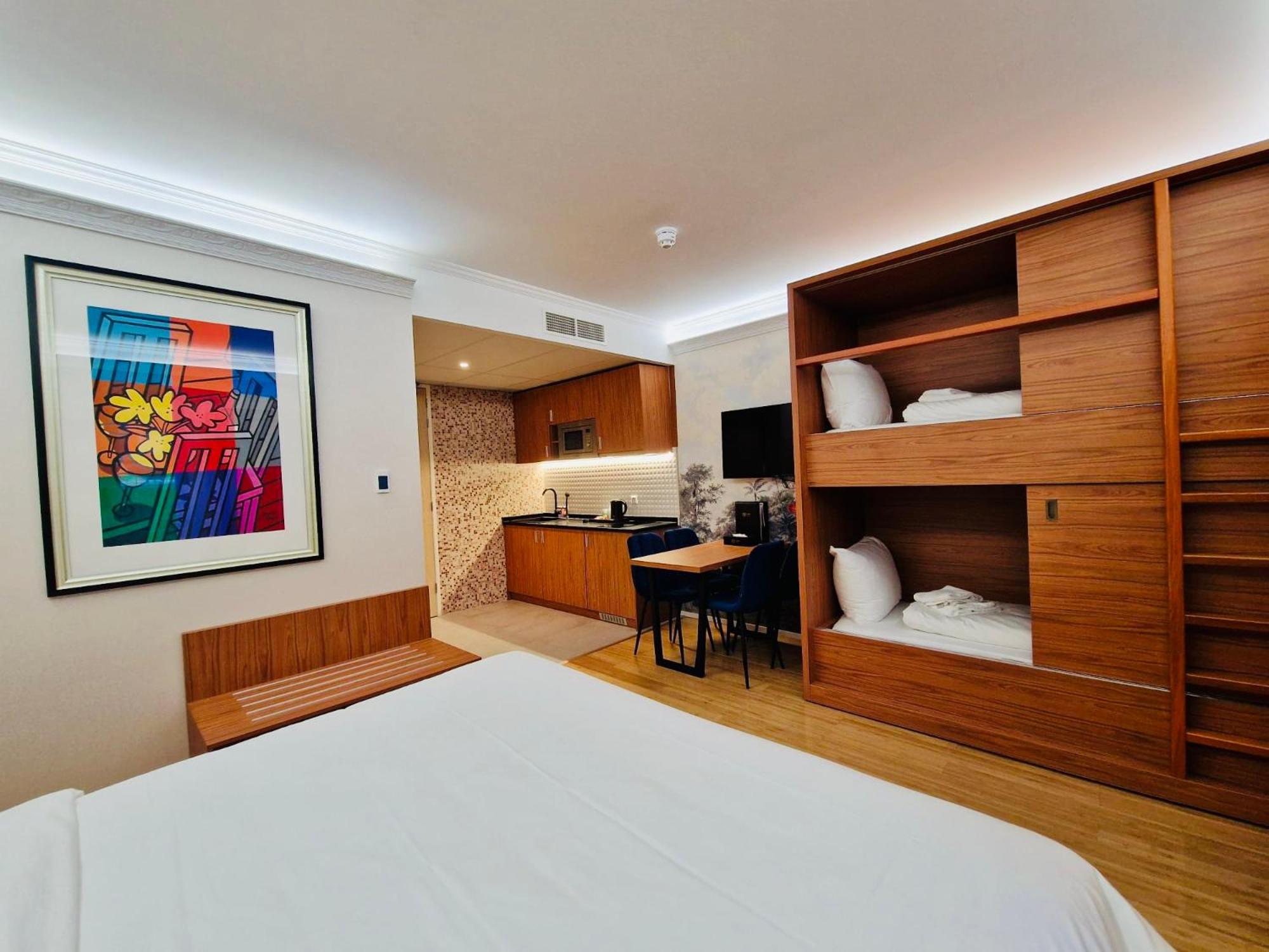 Classic Quadruple Room