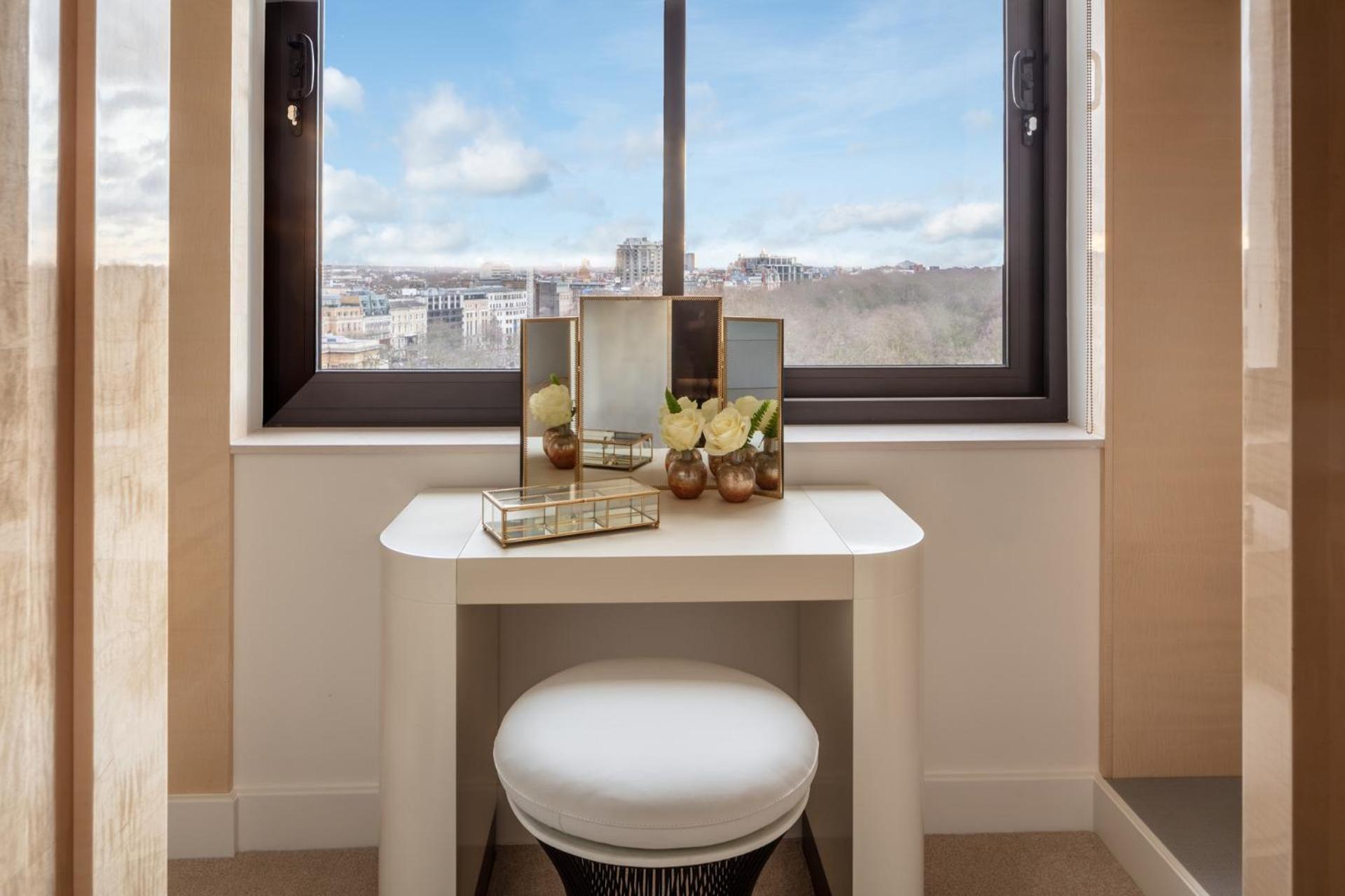 Hyde Park Suite One Bedroom King Bed