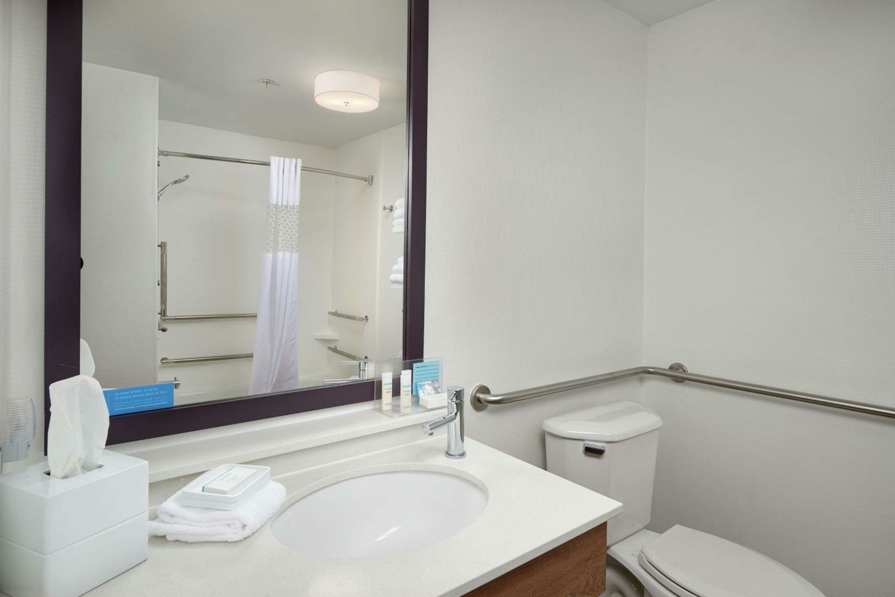 King Room with Accessible Tub - Mobility and Hearing Access/Non-Smoking