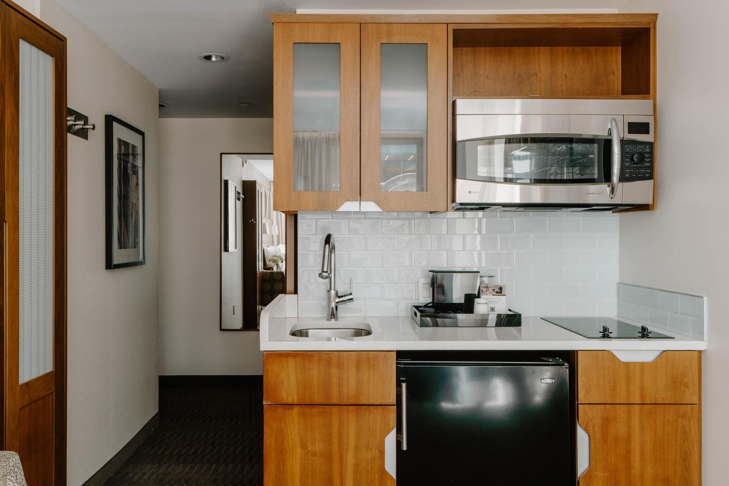 One-Bedroom Suite With Kitchenette 