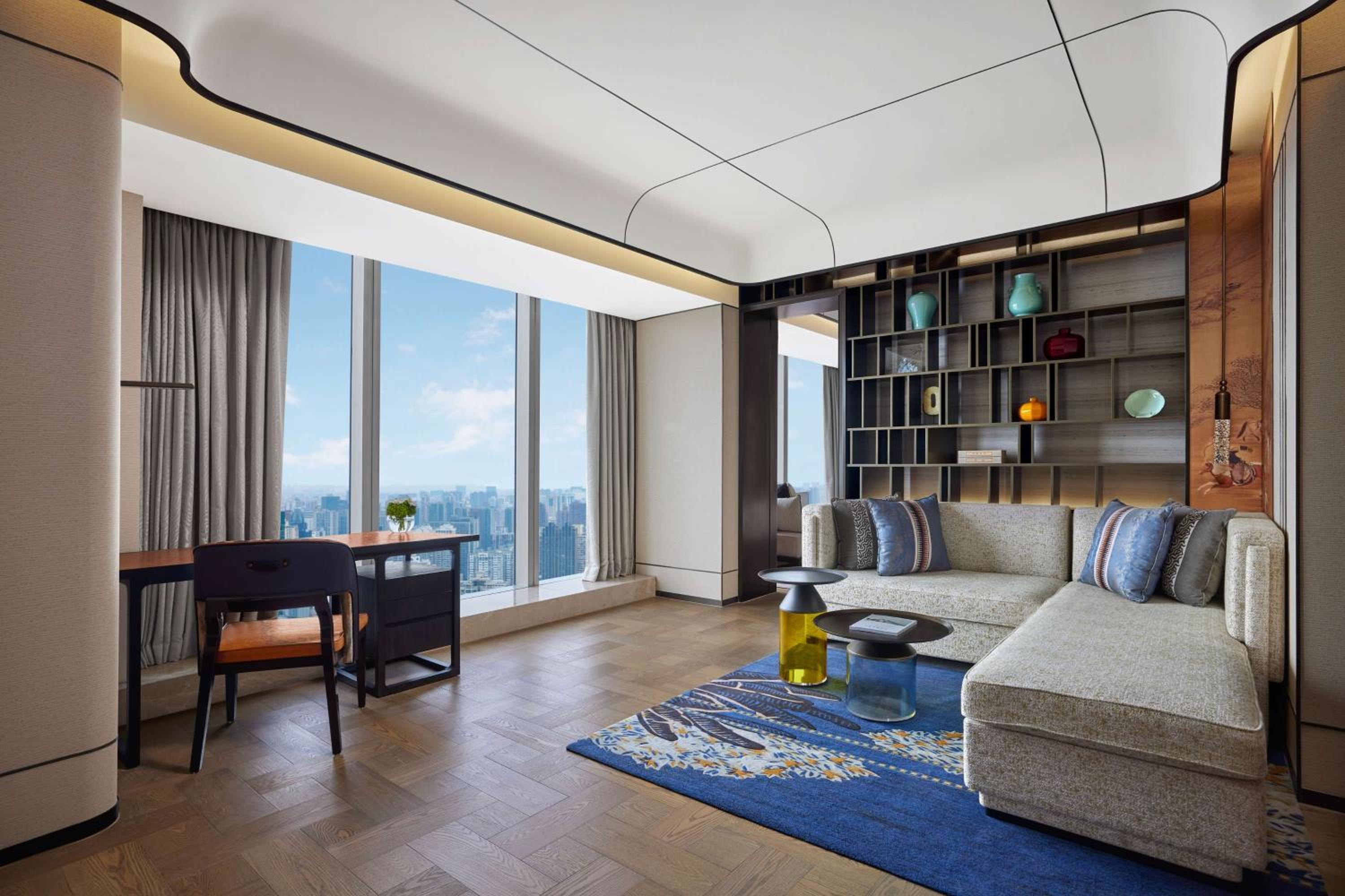Premium King Suite with Bund View