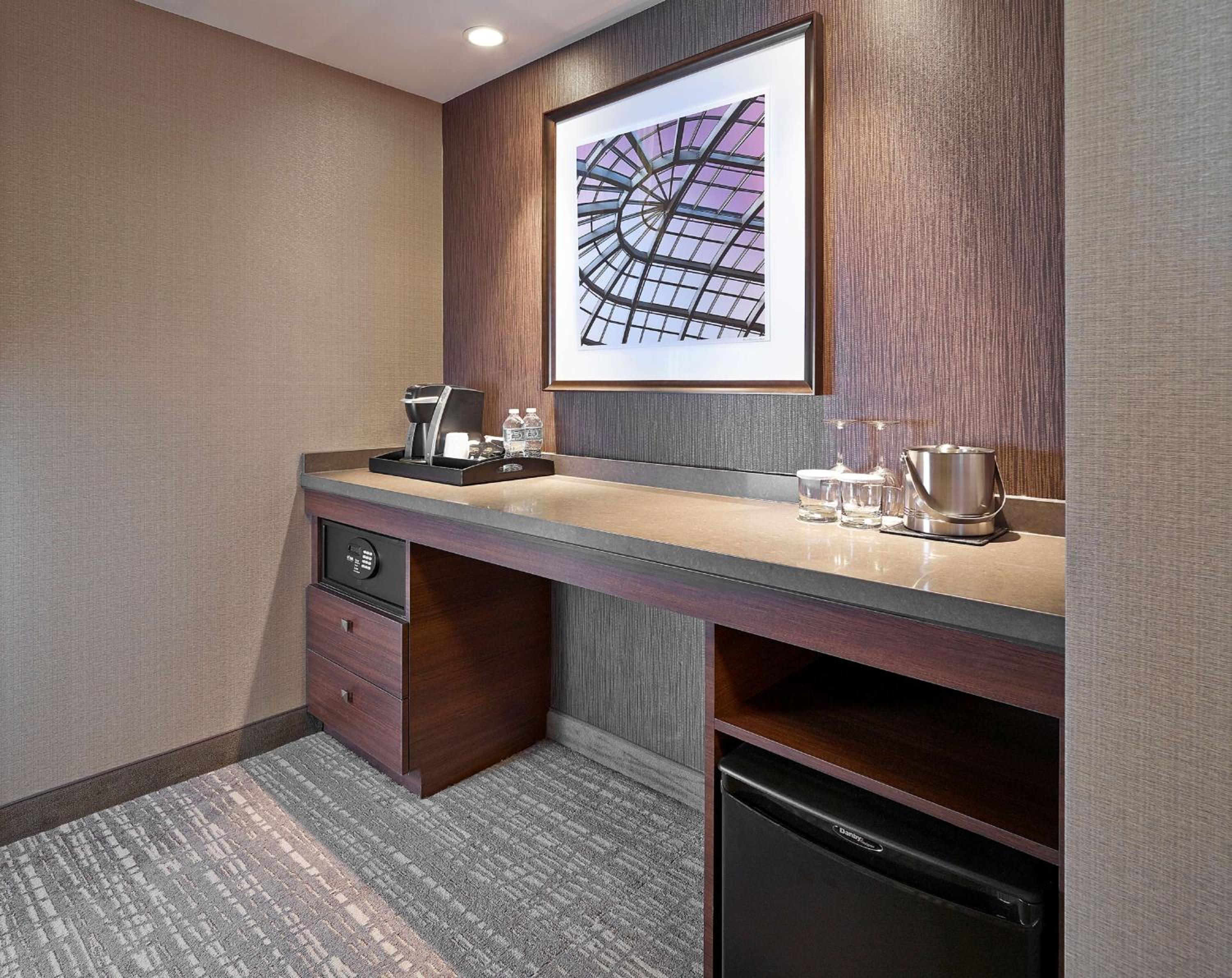 One-Bedroom King Room with Bath Tub - Mobility Accessible