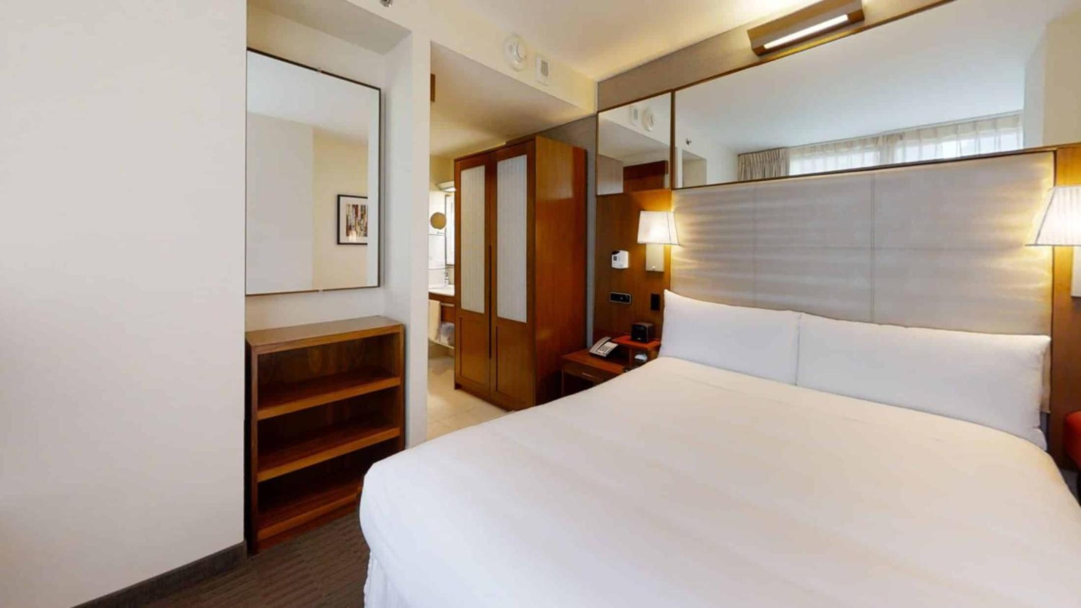 One-Bedroom Suite With Kitchenette 