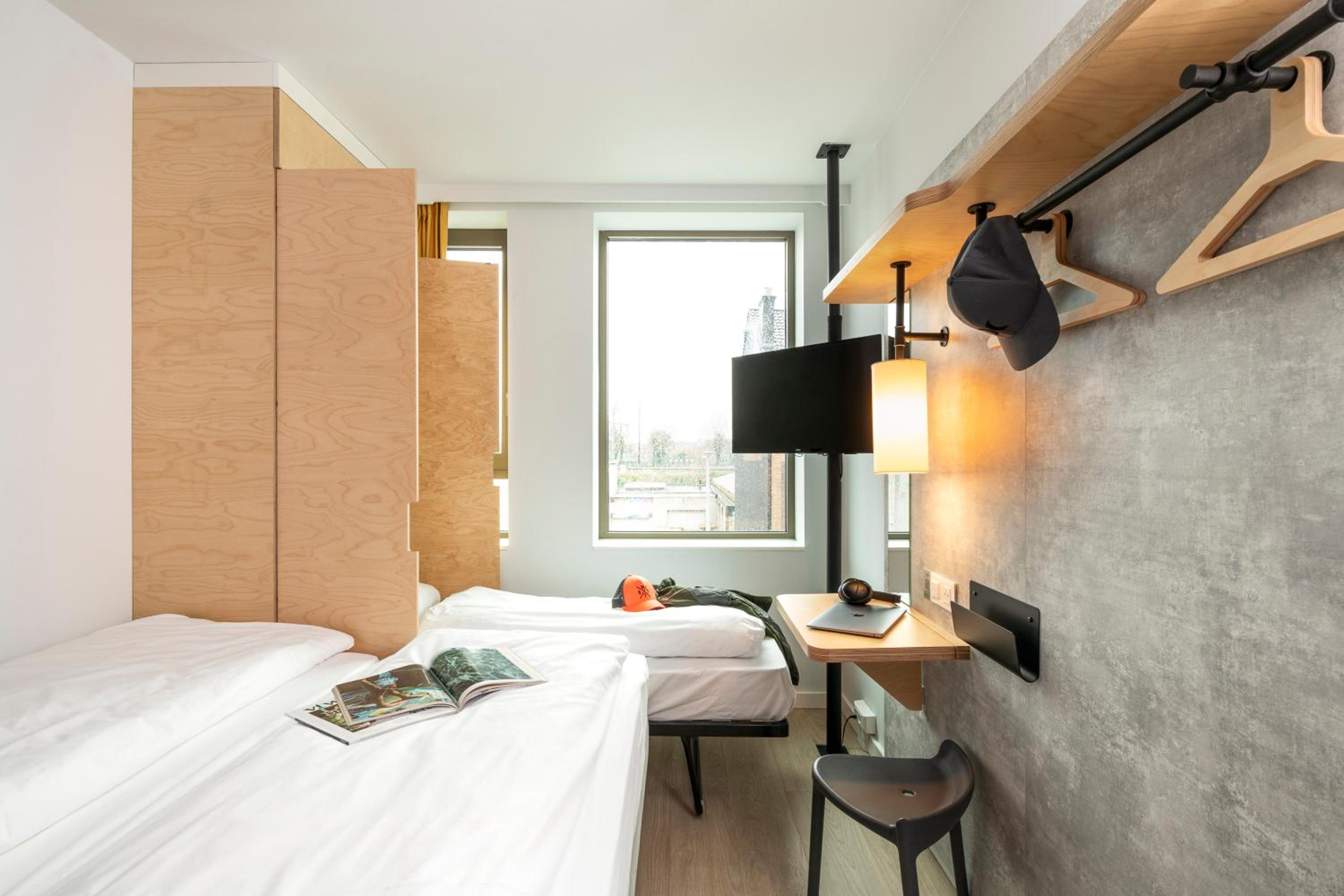 Standard Room With Three Single Beds