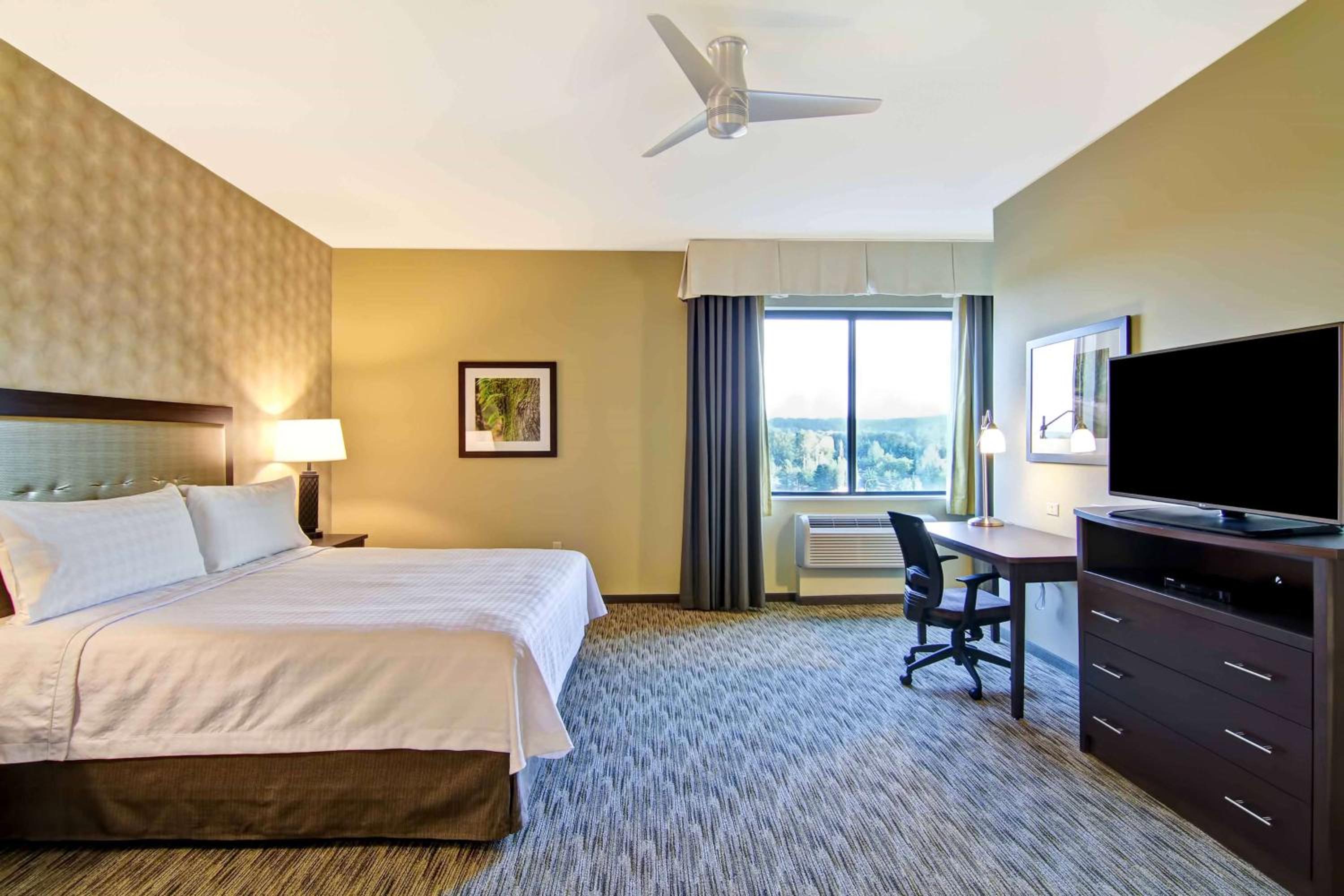 One-Bedroom King Corner Suite