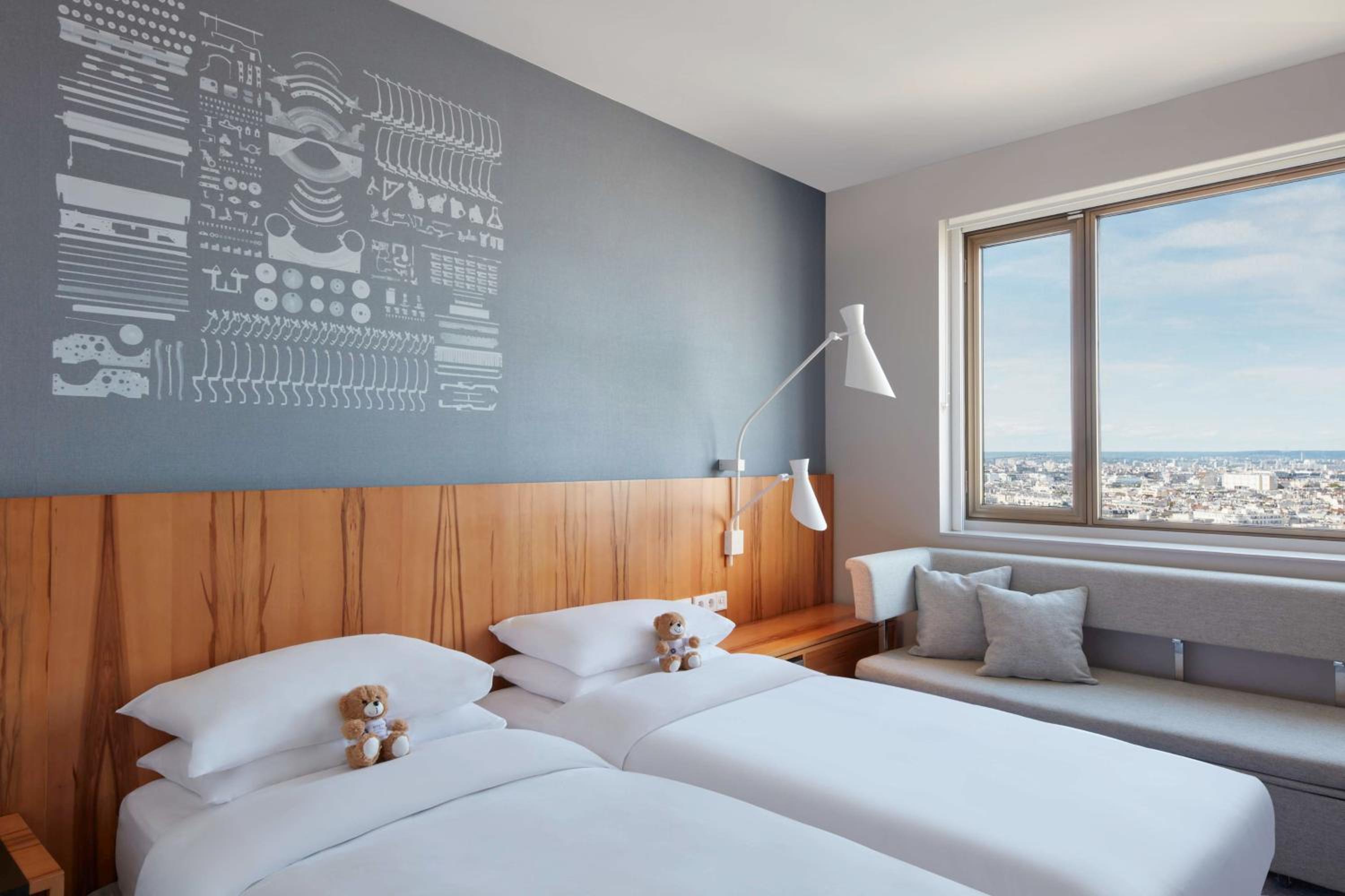 Family Room with City View 