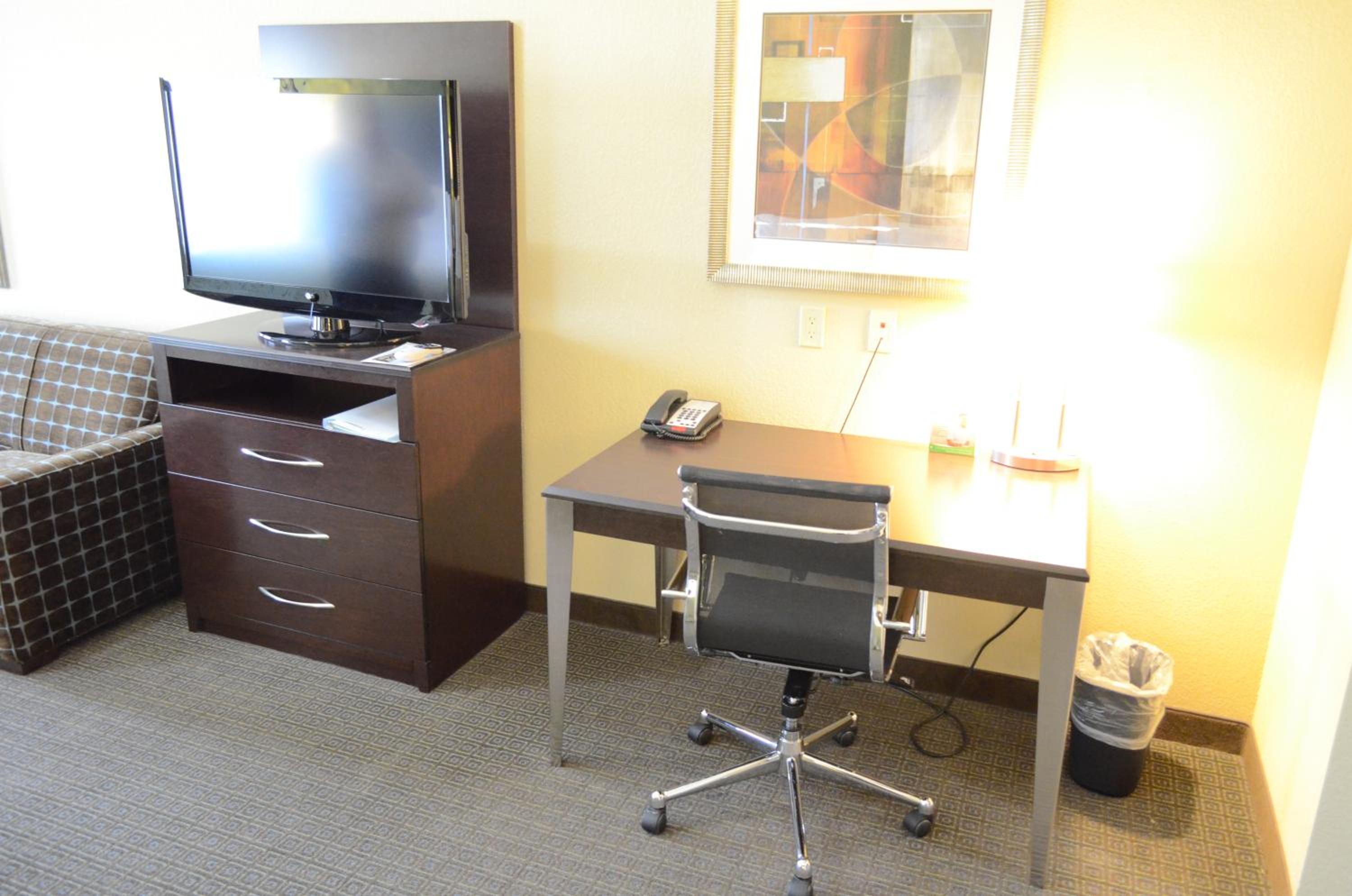 Deluxe Room With Two King Beds - Non-Smoking