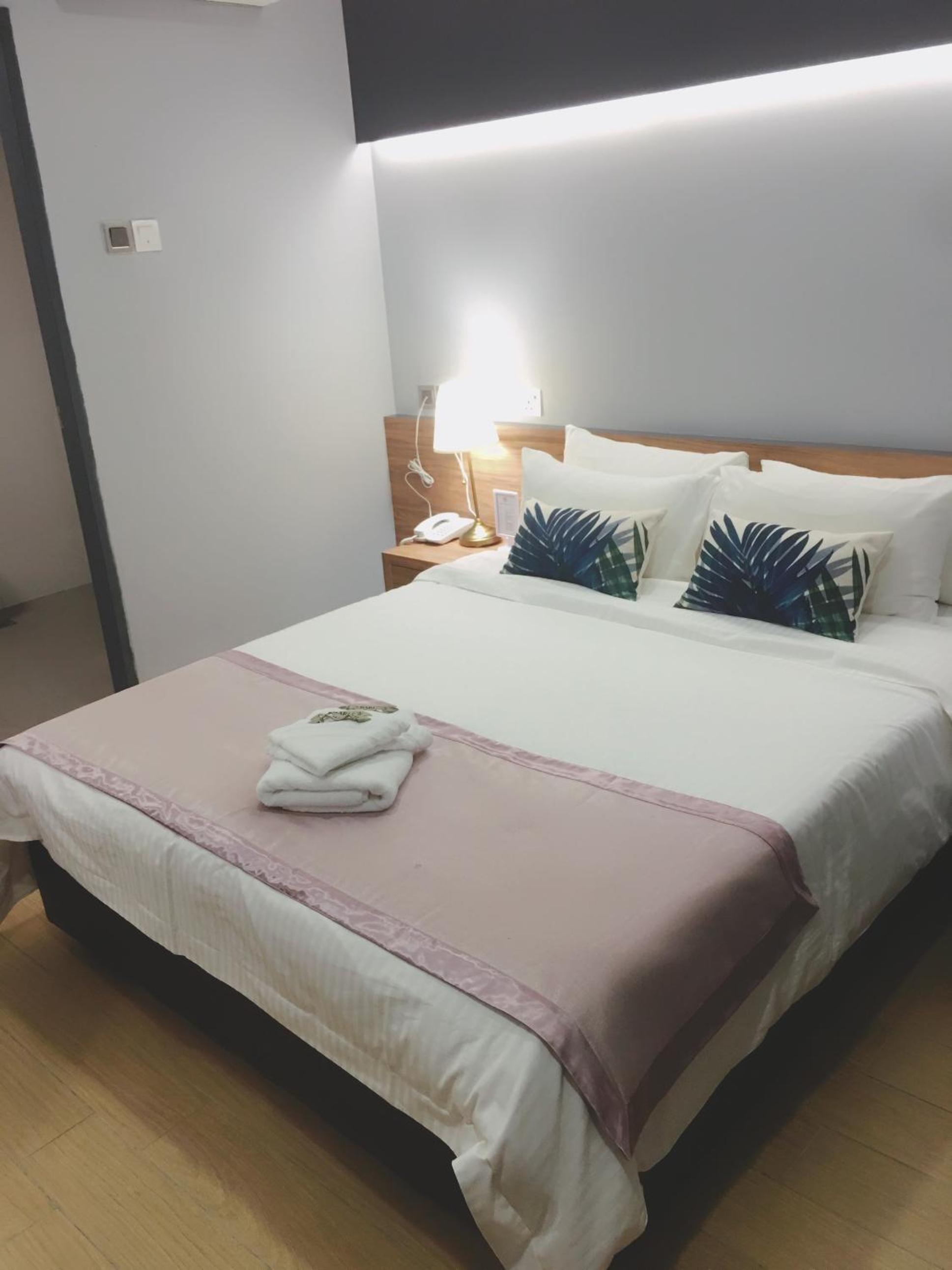 Standard Queen Room (No Window)