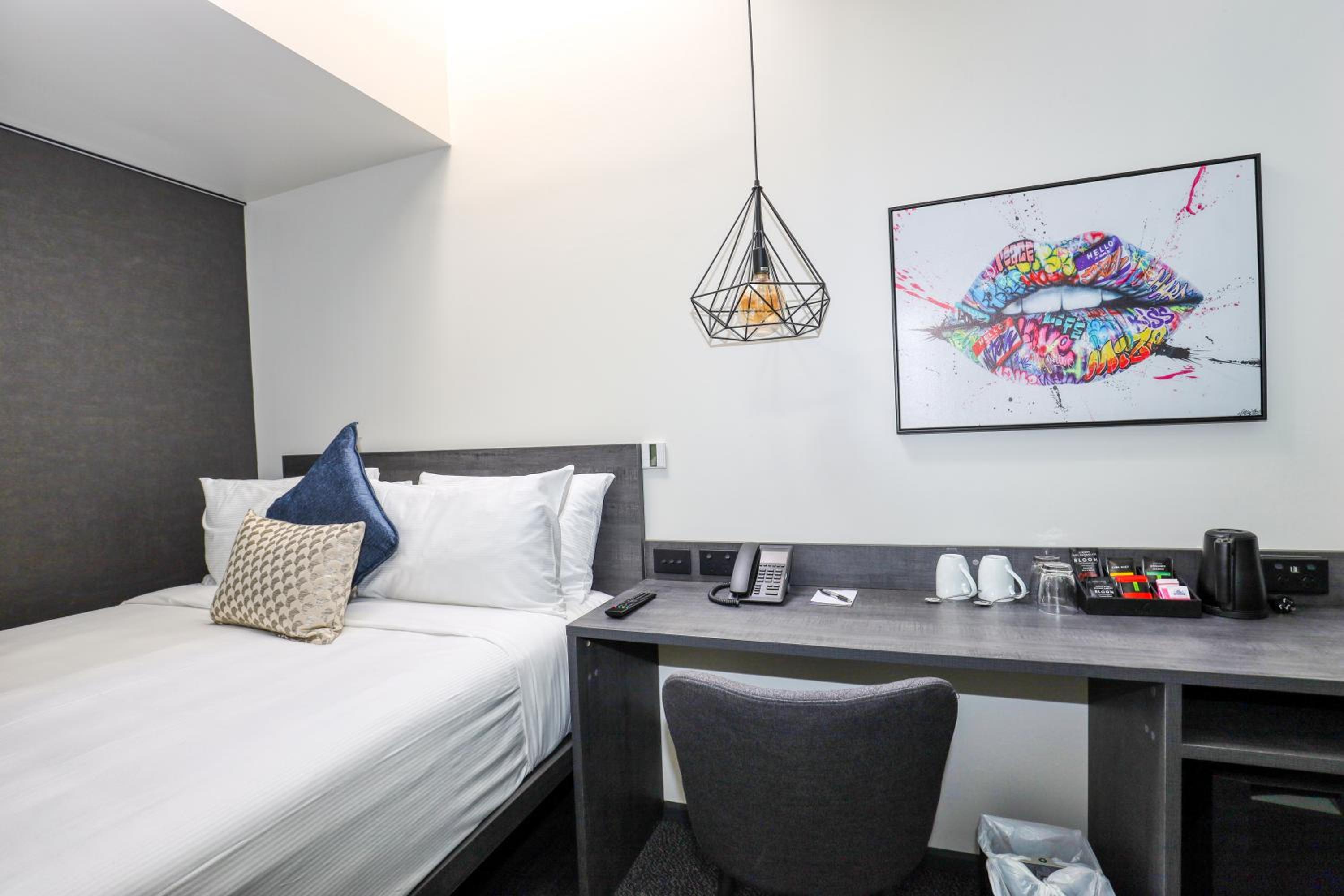 Queen Room with Small Windows - Non-Smoking