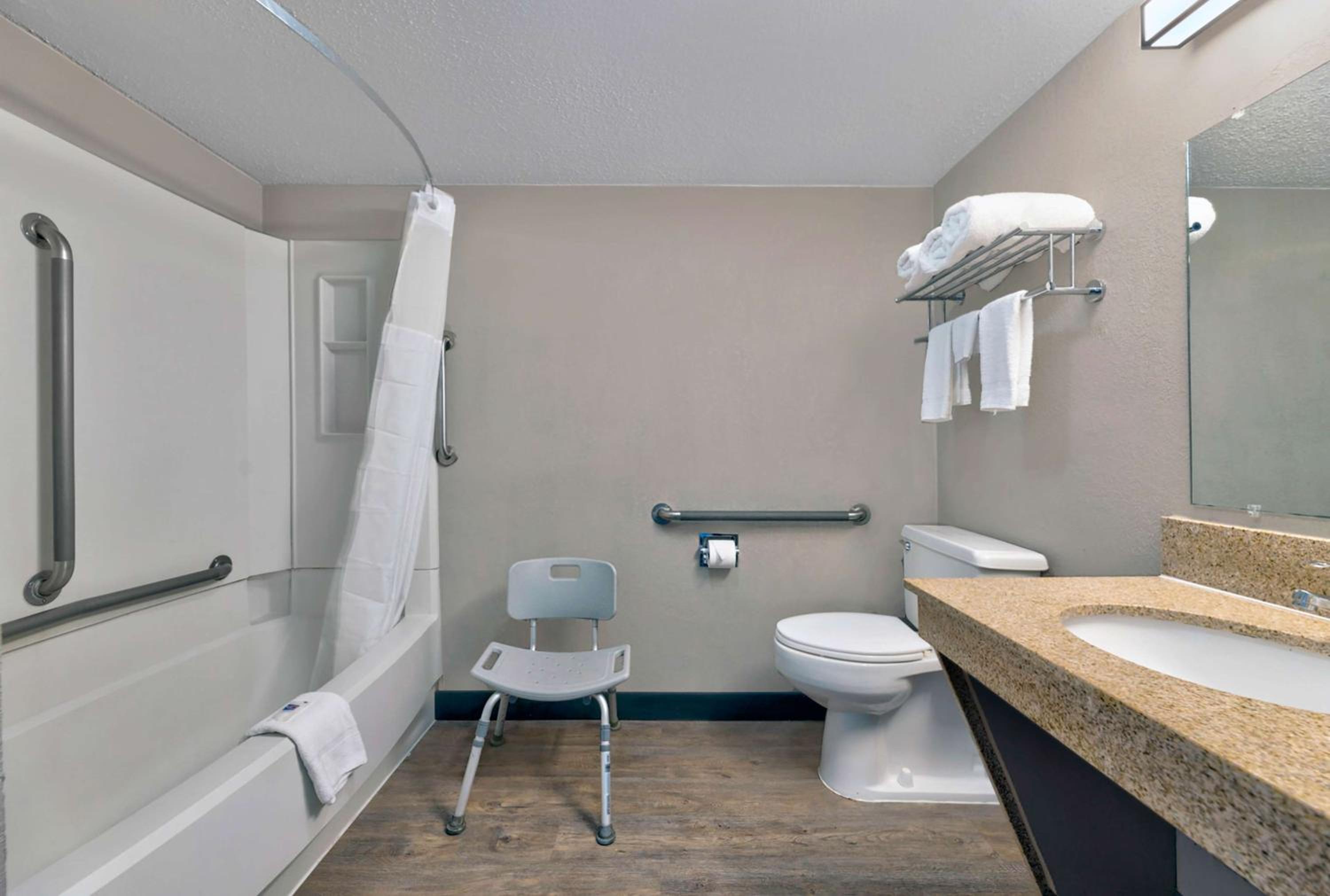 King Room - Disability Access - Non-Smoking