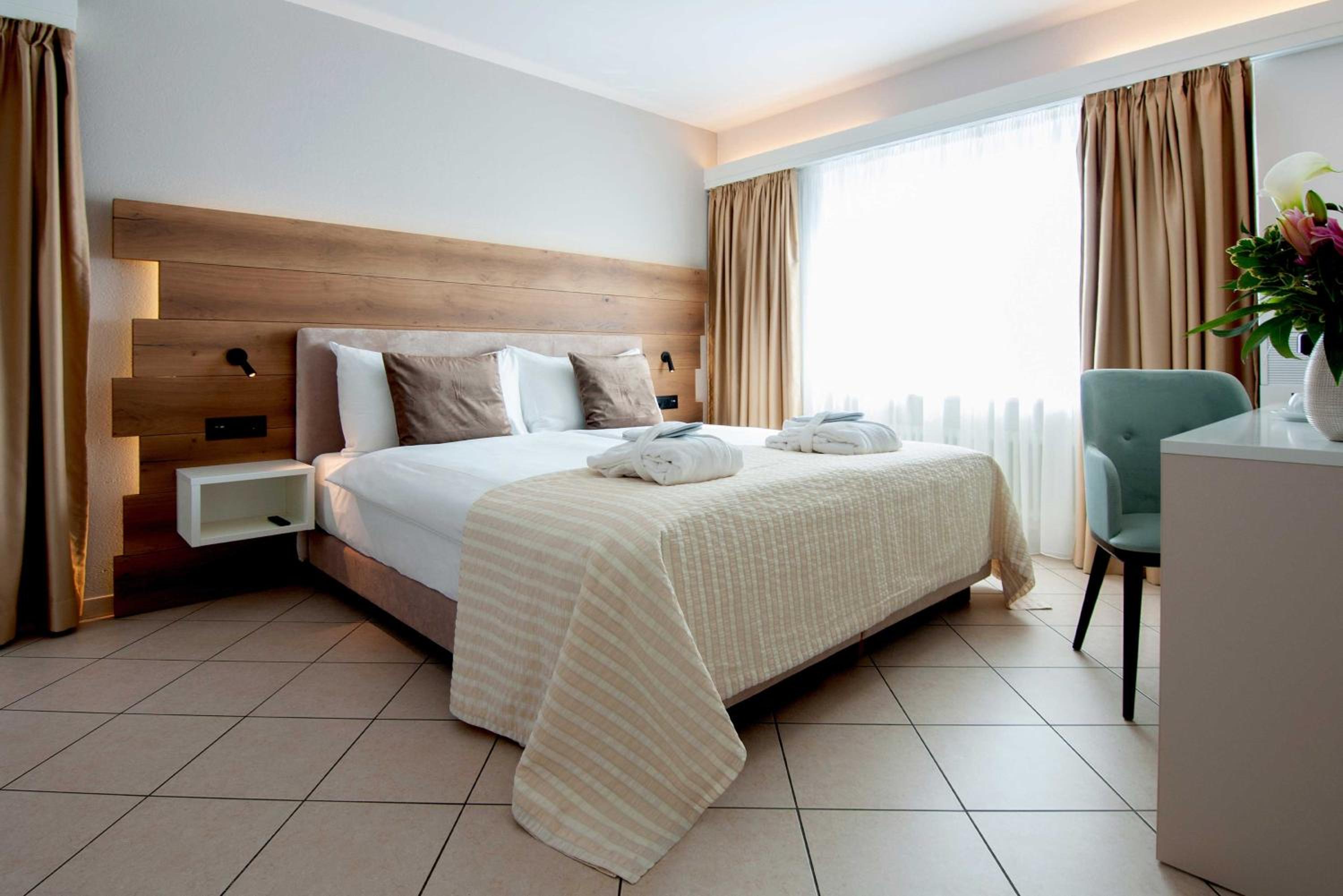 Deluxe Double with Balcony, Lake View and Jacuzzi