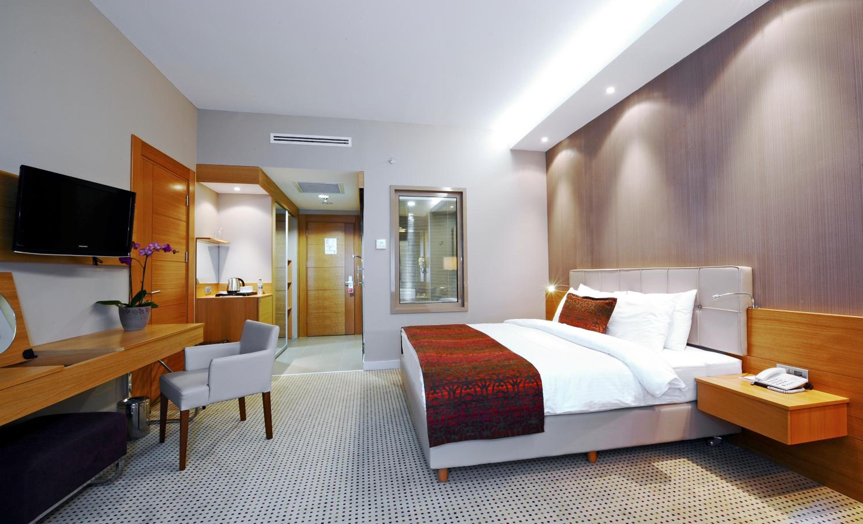 Standard King Room - Non-Smoking