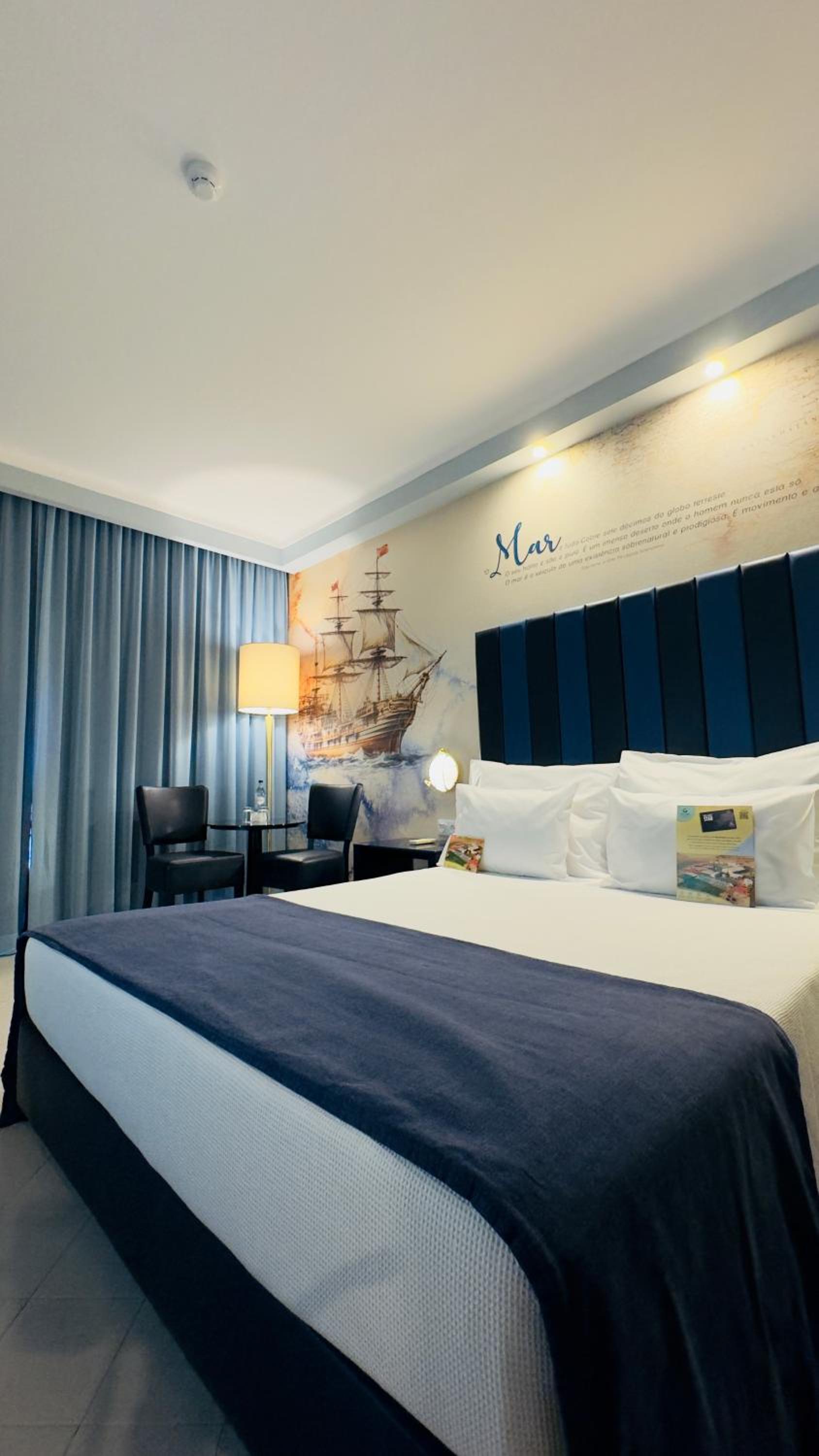 Family Room (2 Adults + 2 Children)