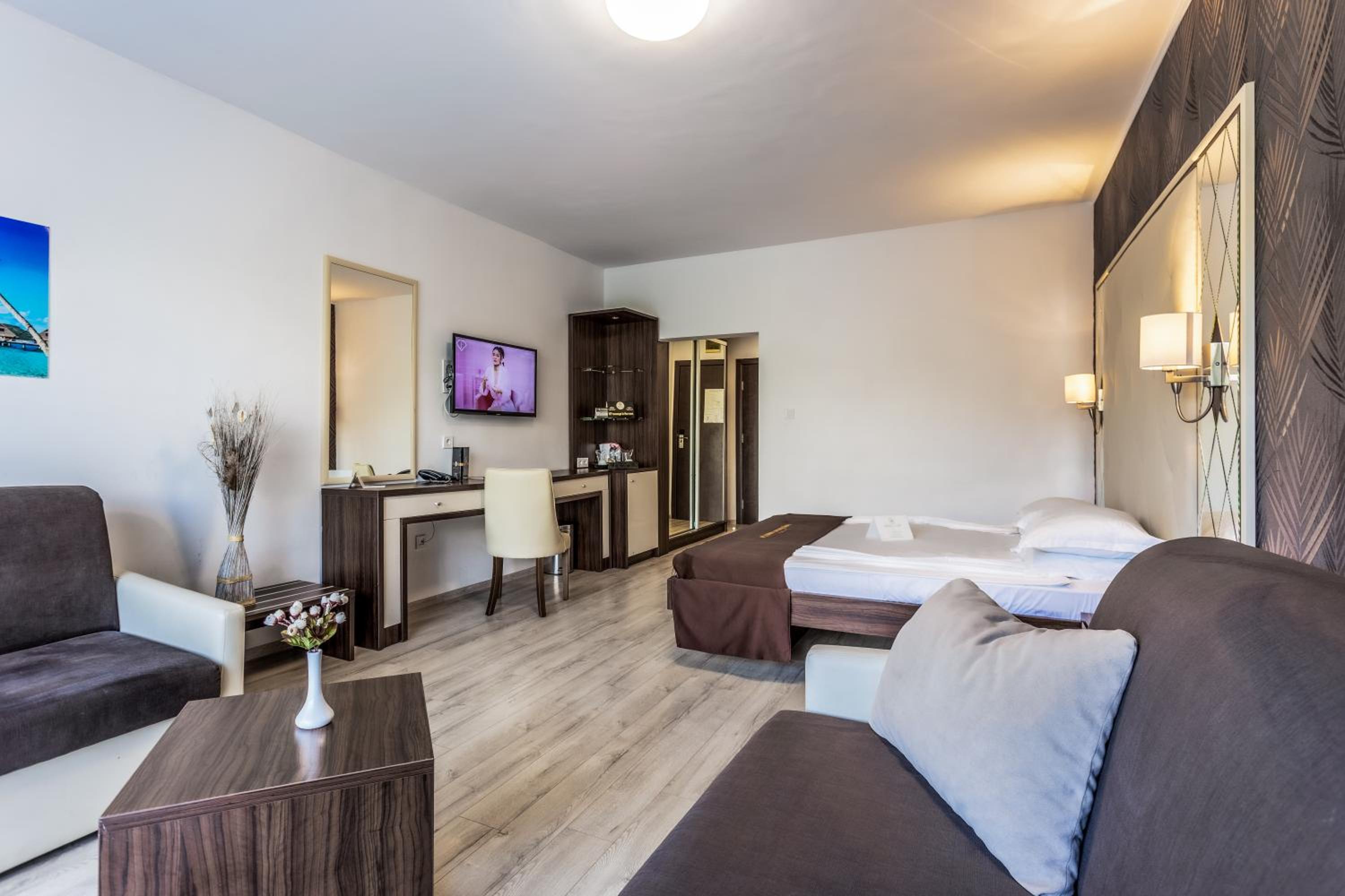 Deluxe Family Room with Balcony - Free Aquapark Access