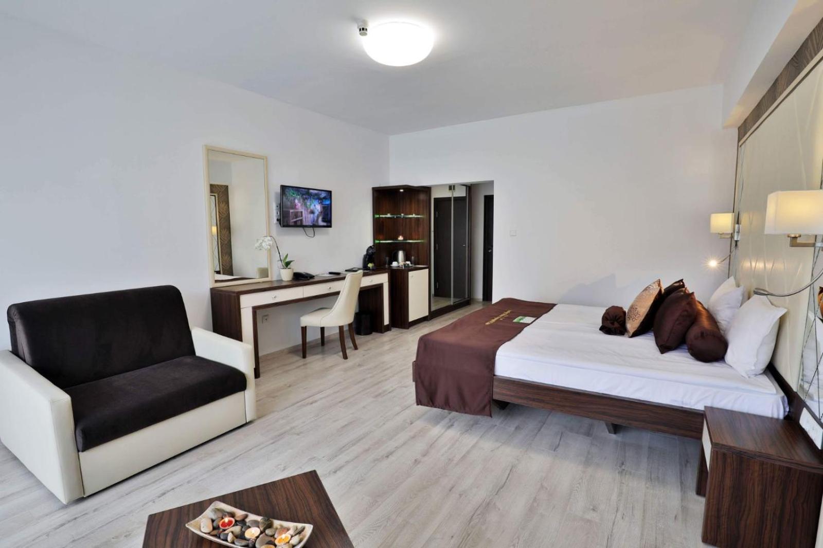 Deluxe Family Room with Balcony - Free Aquapark Access