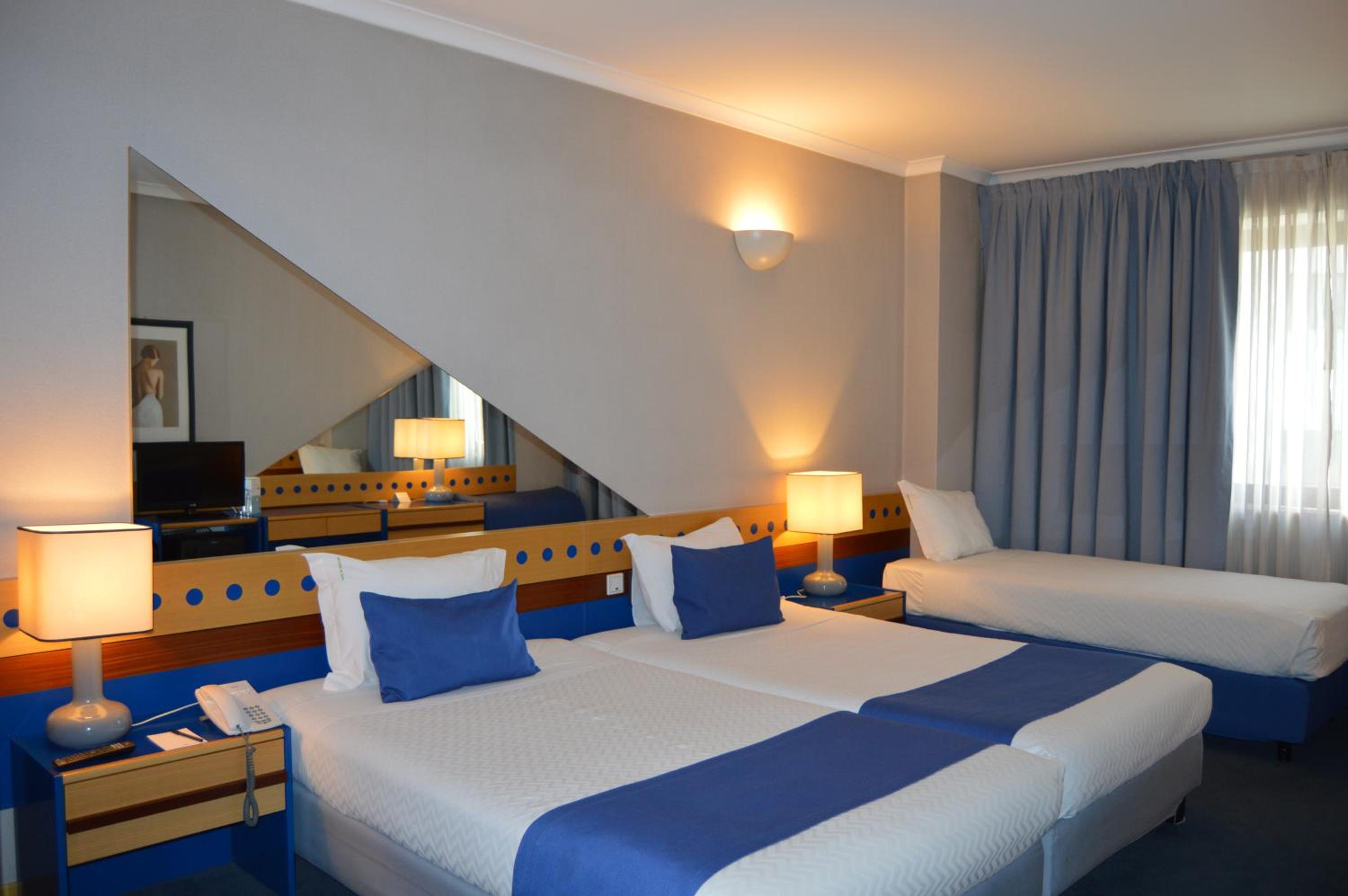 Family Room (2 Adults + 1 Child)