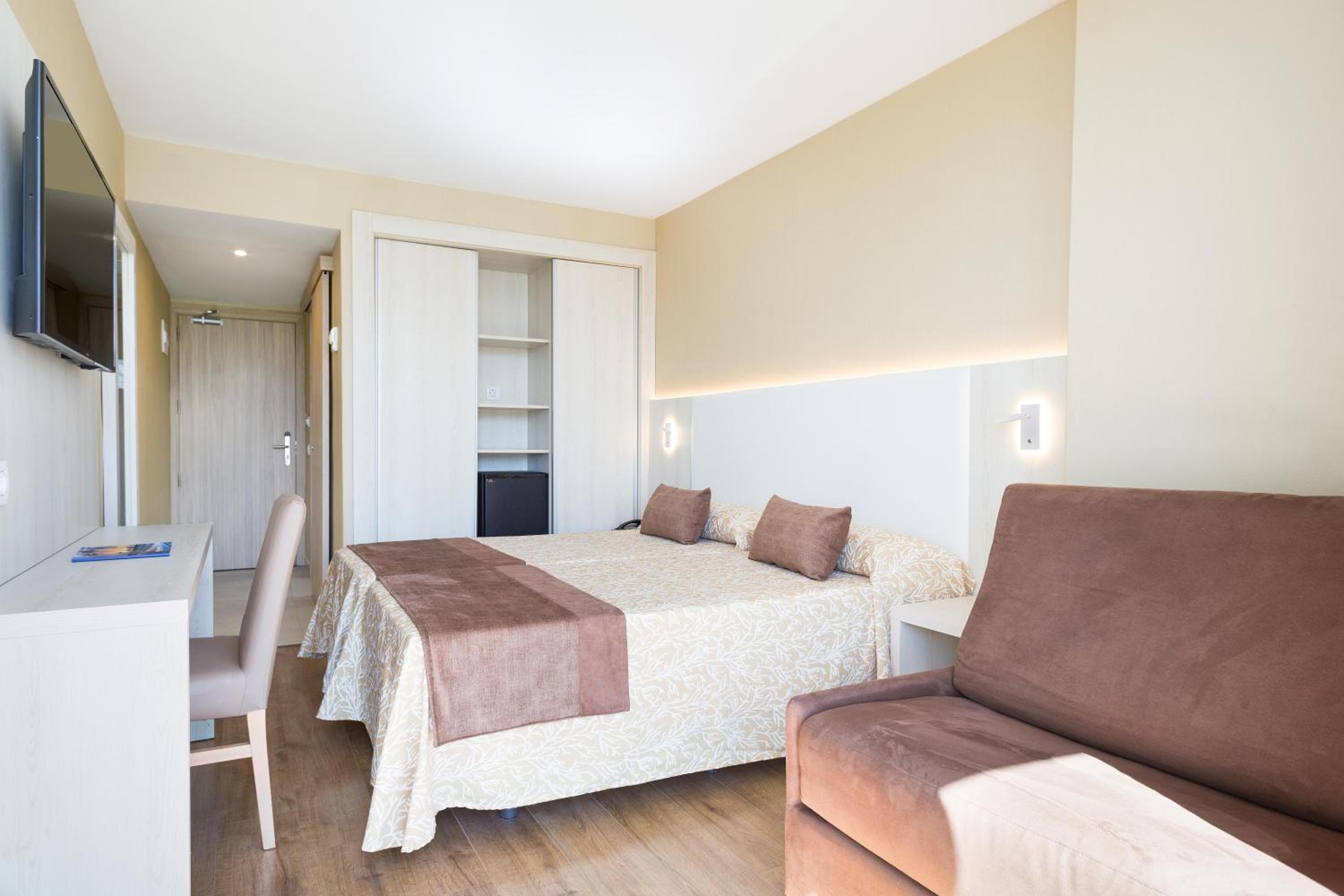 Double or Twin Room with Side Sea View