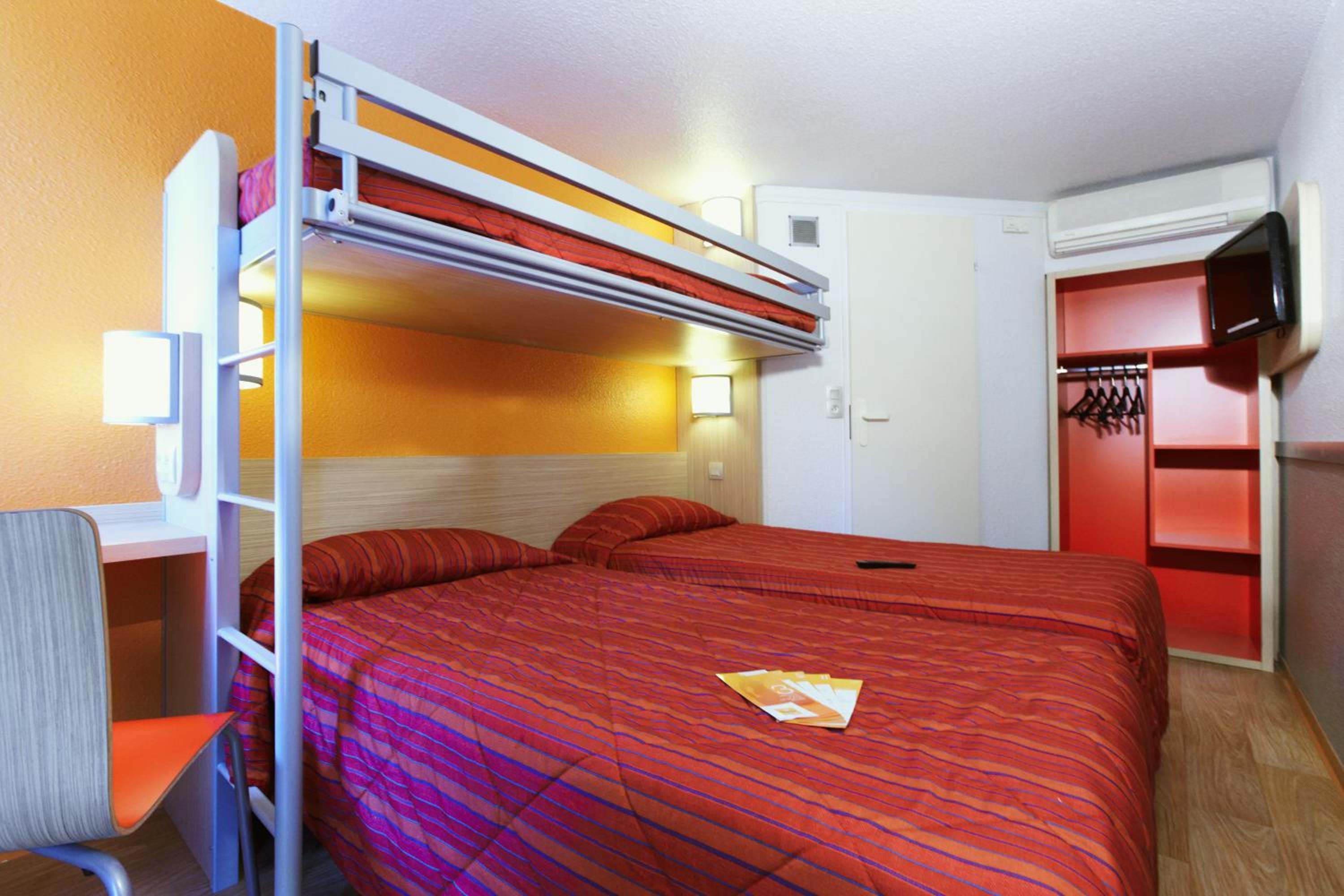 Triple Room (3 single Beds)