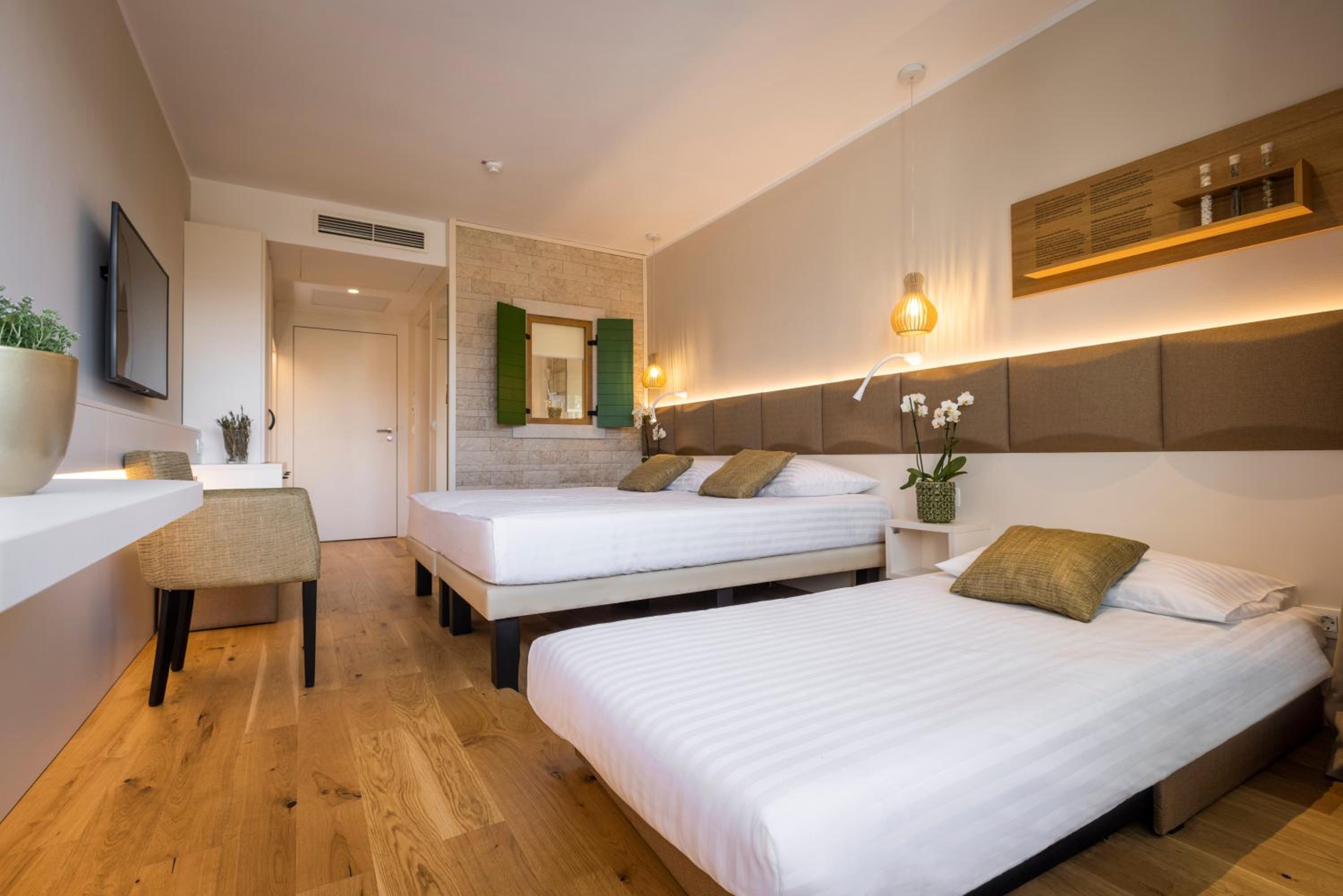 Superior Double or Twin Room with Extra Bed, Balcony and Sea View