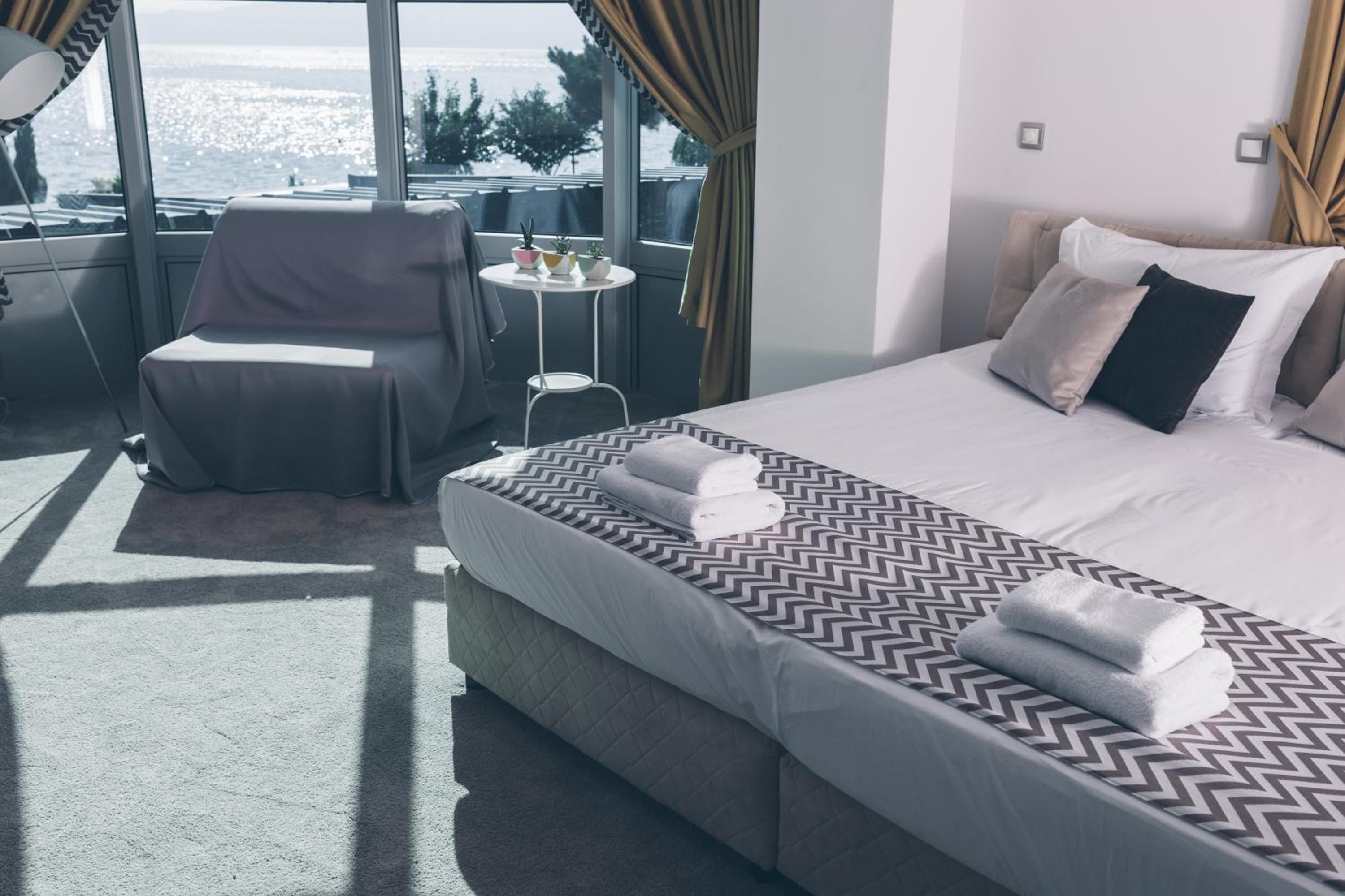 Superior Double Room with Lake View and Balcony