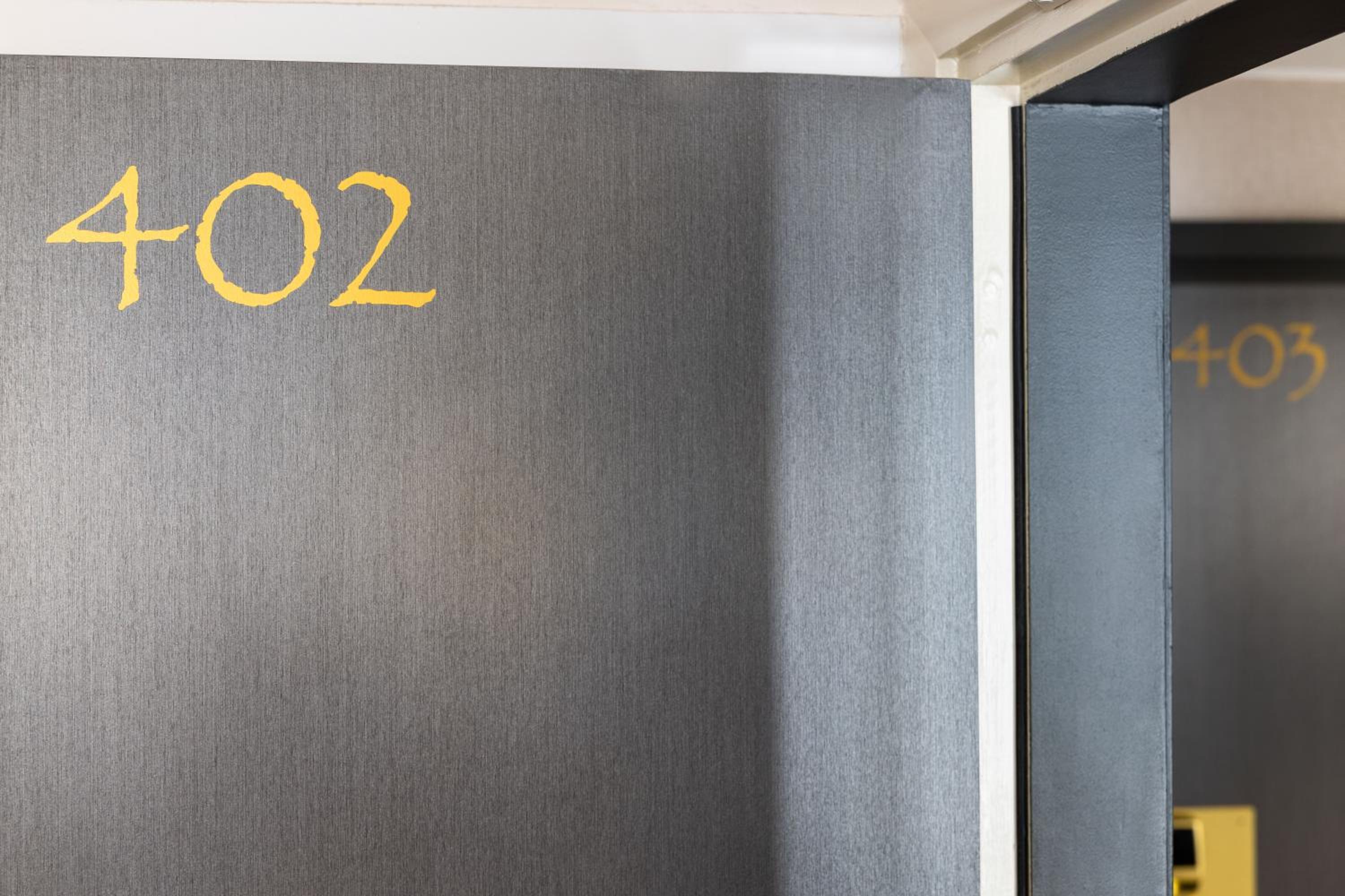 Superior Room with Queen Bed