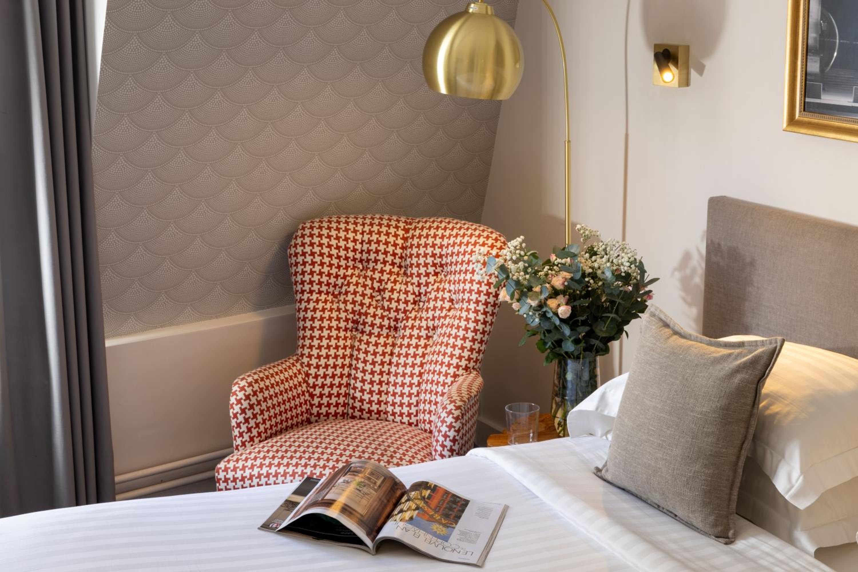 Superior Room with Queen Bed