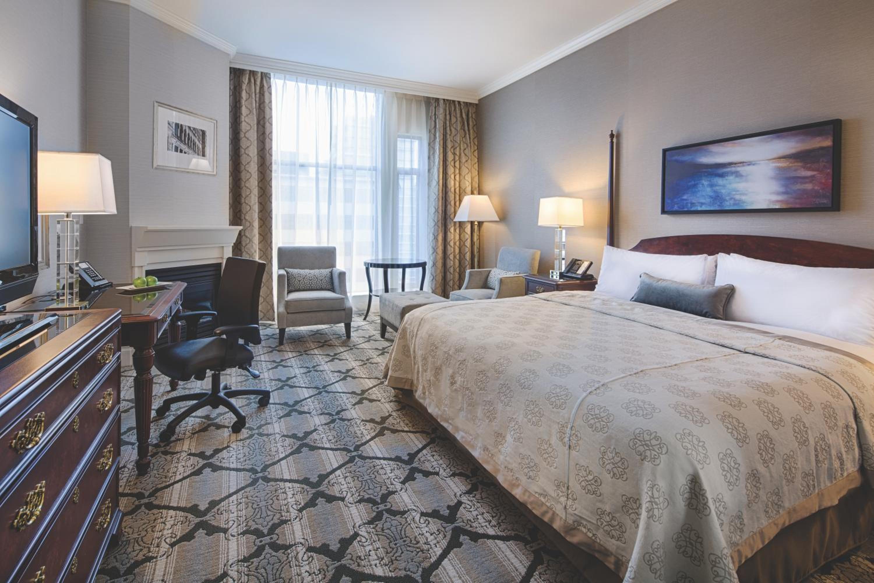 Diamond Room with City View