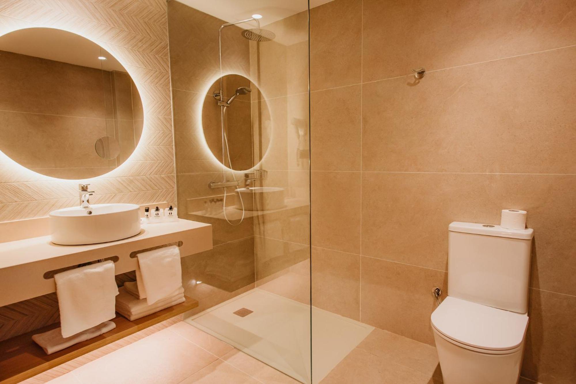 Standard Twin Room with Sea View