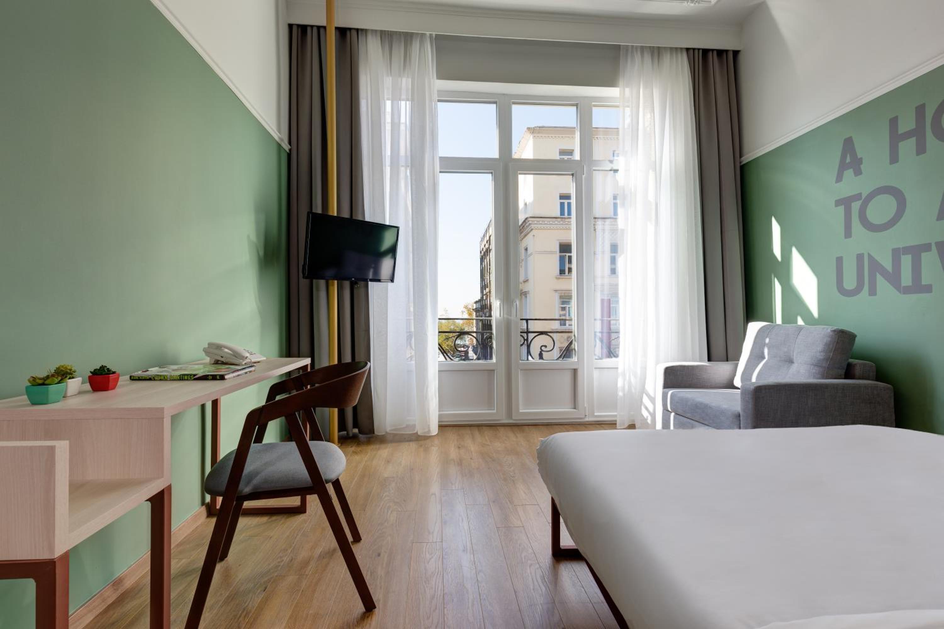 Large Partial Sea View Room 
