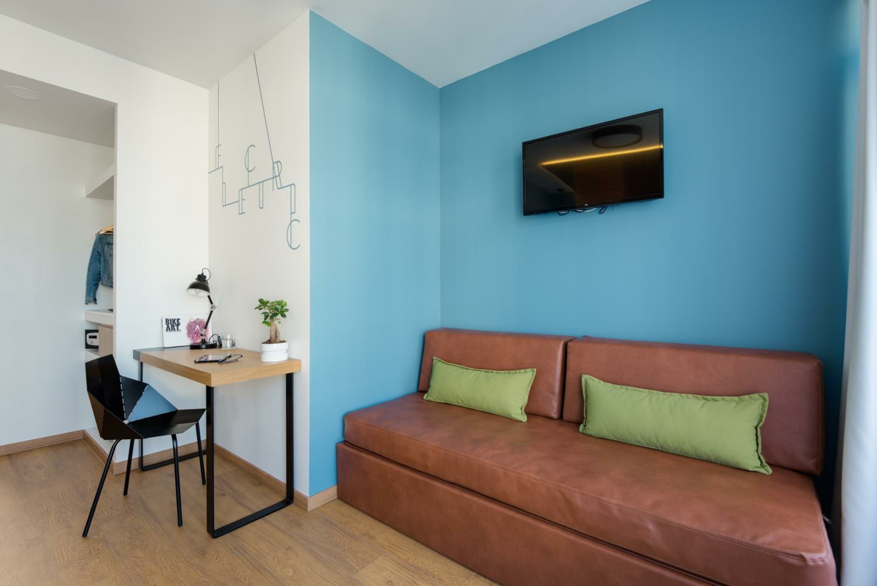 Large Partial Sea View Room 