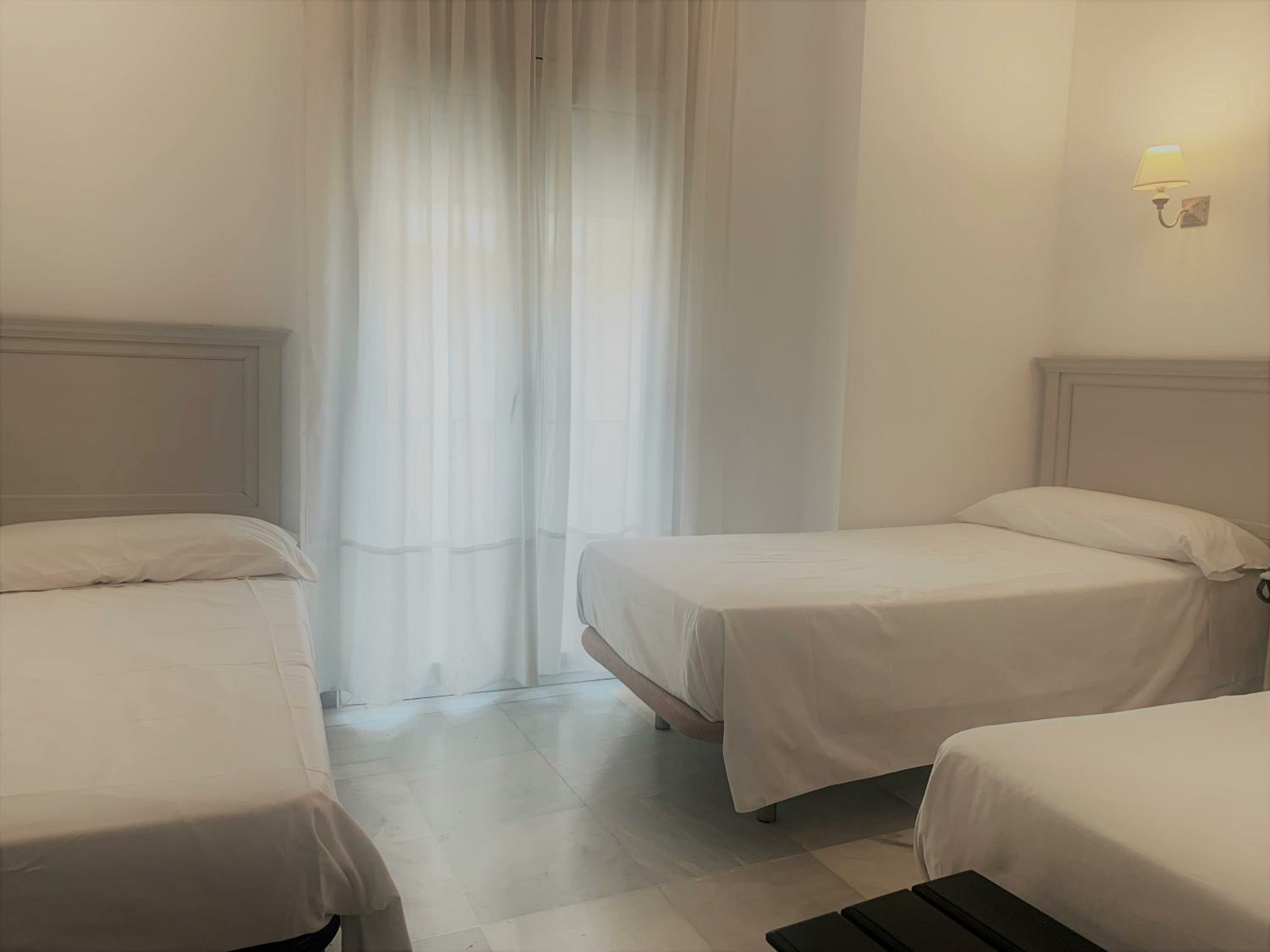 DOUBLE WITH EXTRA BED - 3 INDIVIDUAL BEDS