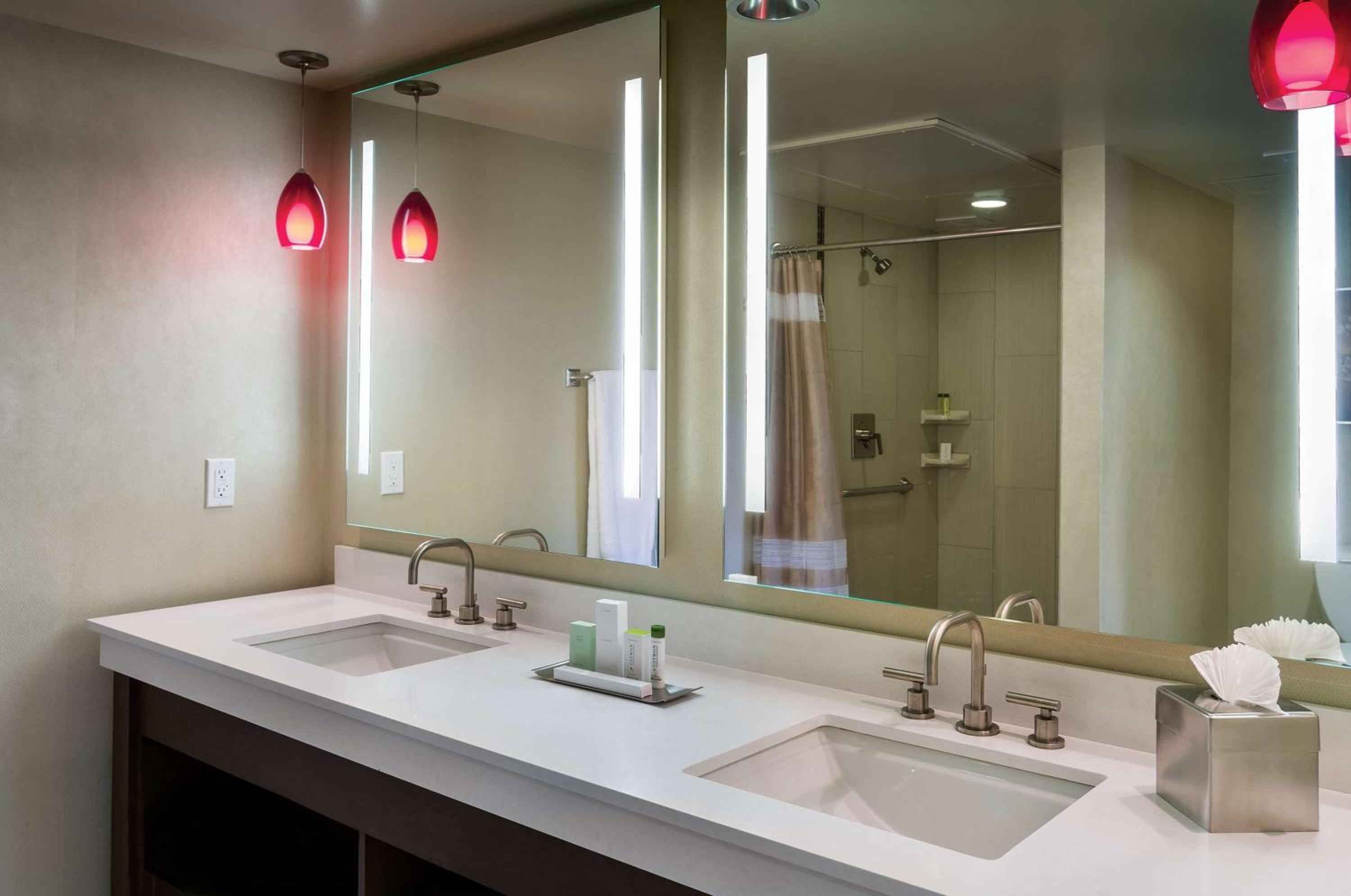 Suite with Garden View