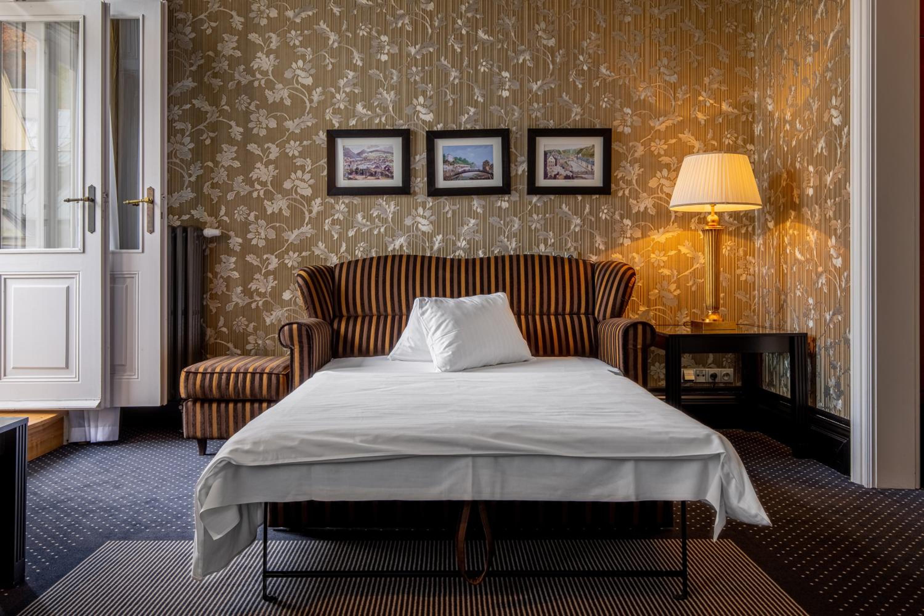 Riverside - Premier Room Front View With Wellness Access