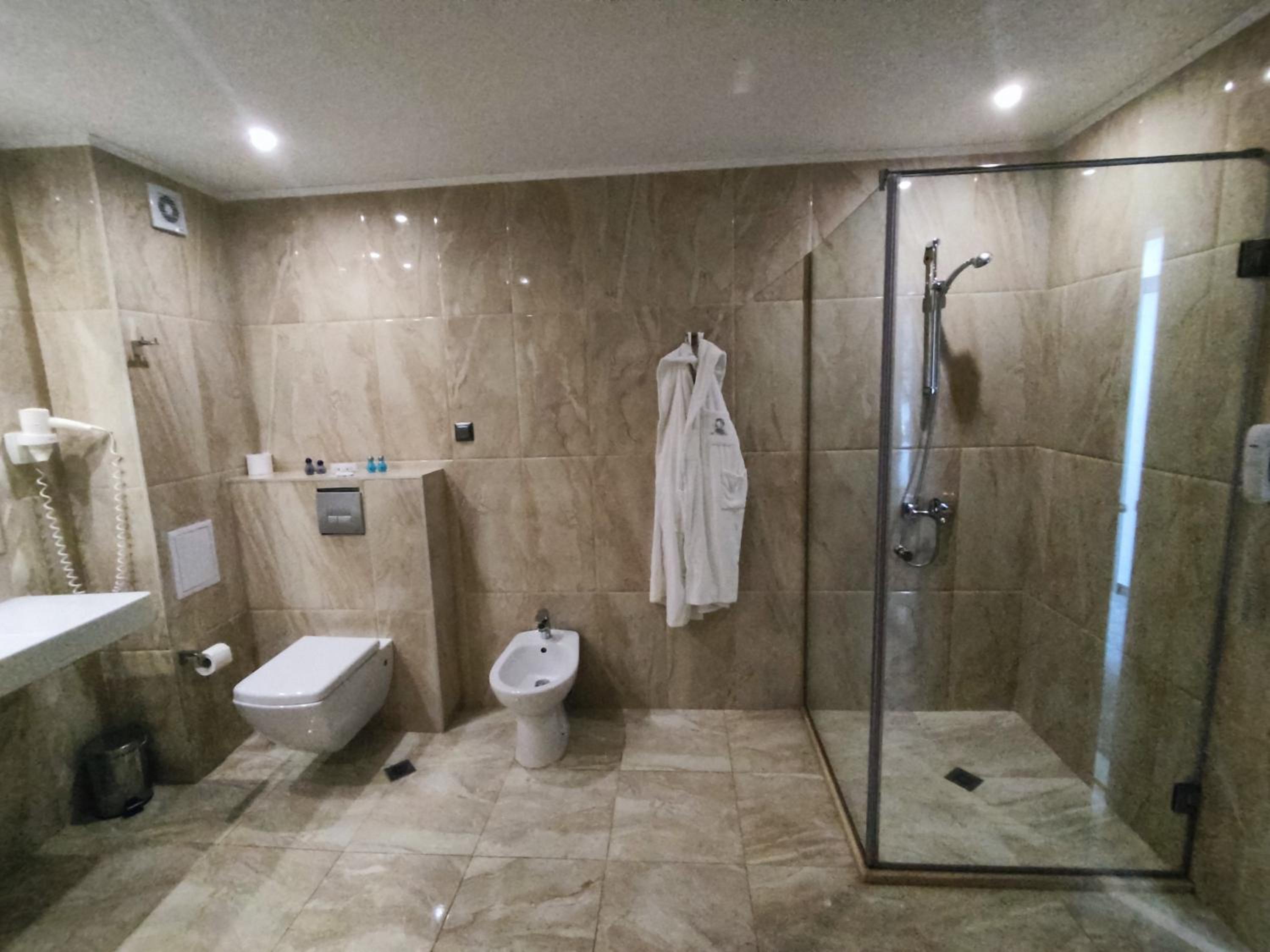 Junior Suite Sea View (2 Adults + 2 Children)