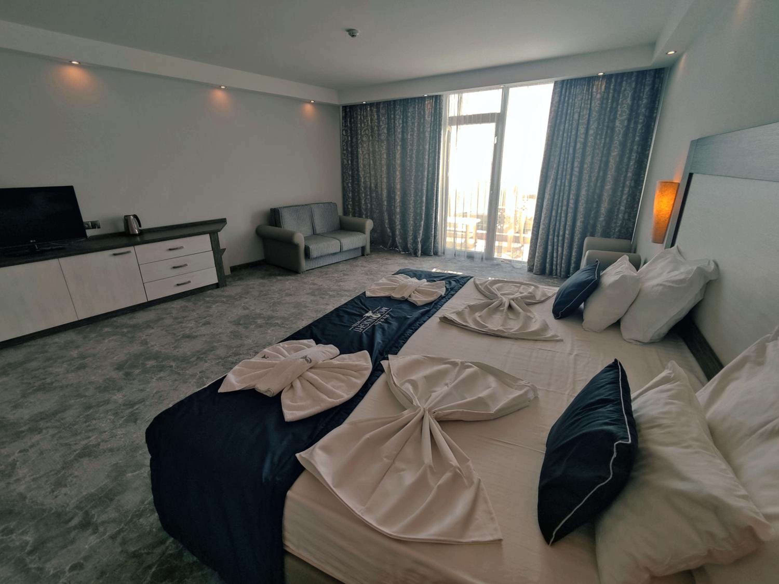 Junior Suite Sea View (2 Adults + 2 Children)