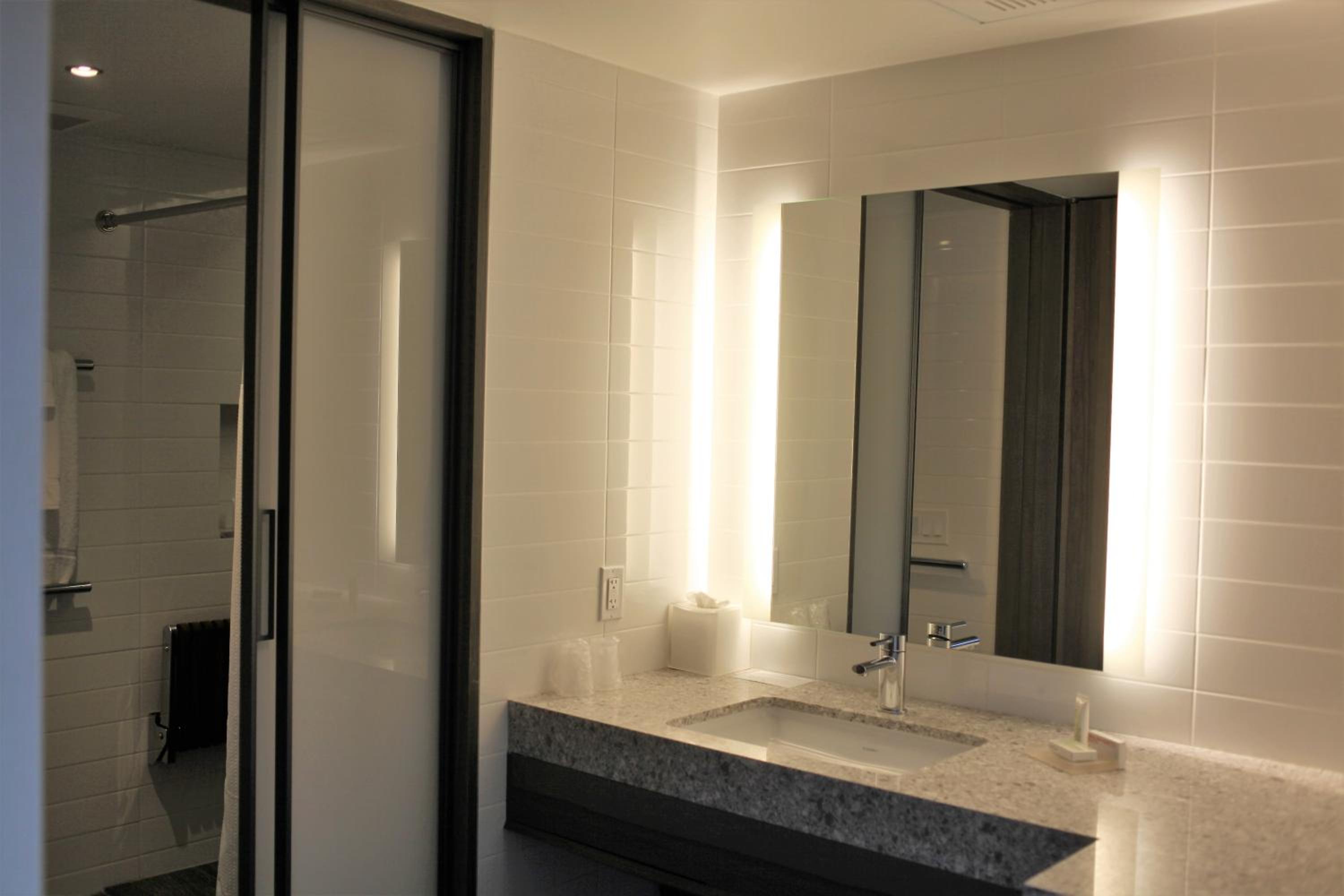 Superior Queen Junior Suite