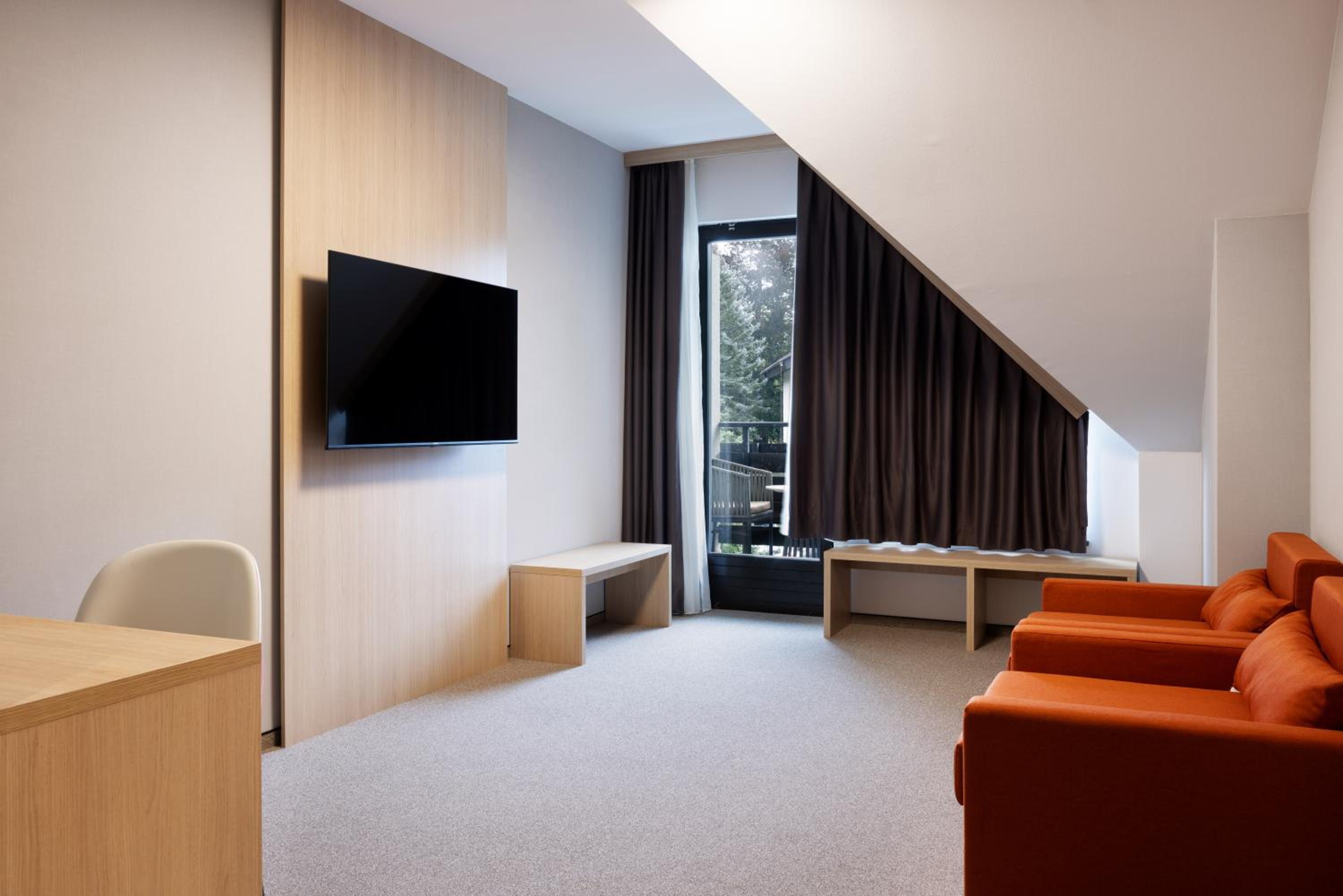 Family Suite (2 Adults + 2 Children)